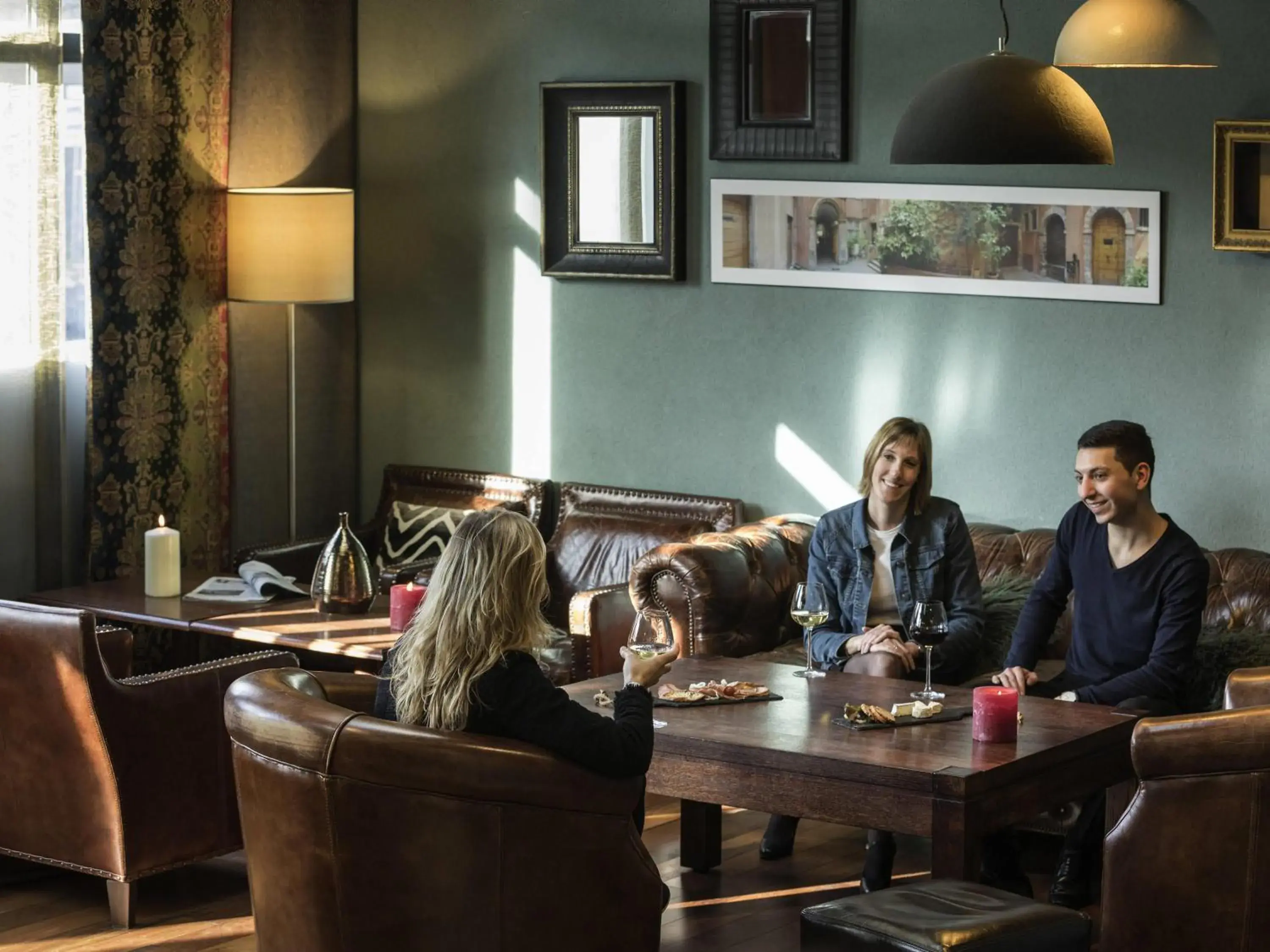 Lounge or bar in Mercure Lyon Centre - Gare Part Dieu Lounge or bar in Mercure Lyon Centre - Gare Part Dieu