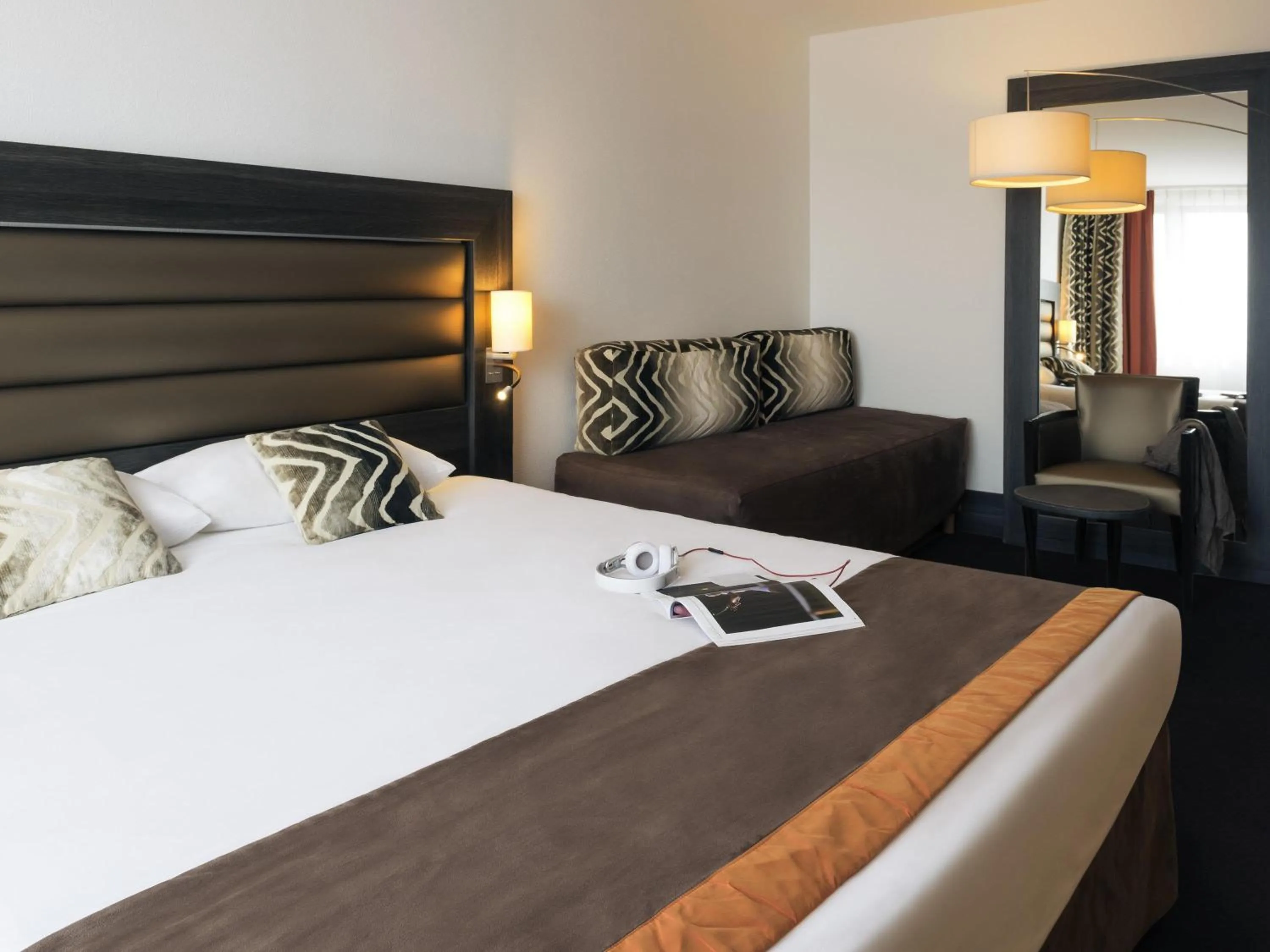 Bedroom, Bed in Mercure Lyon Centre - Gare Part Dieu