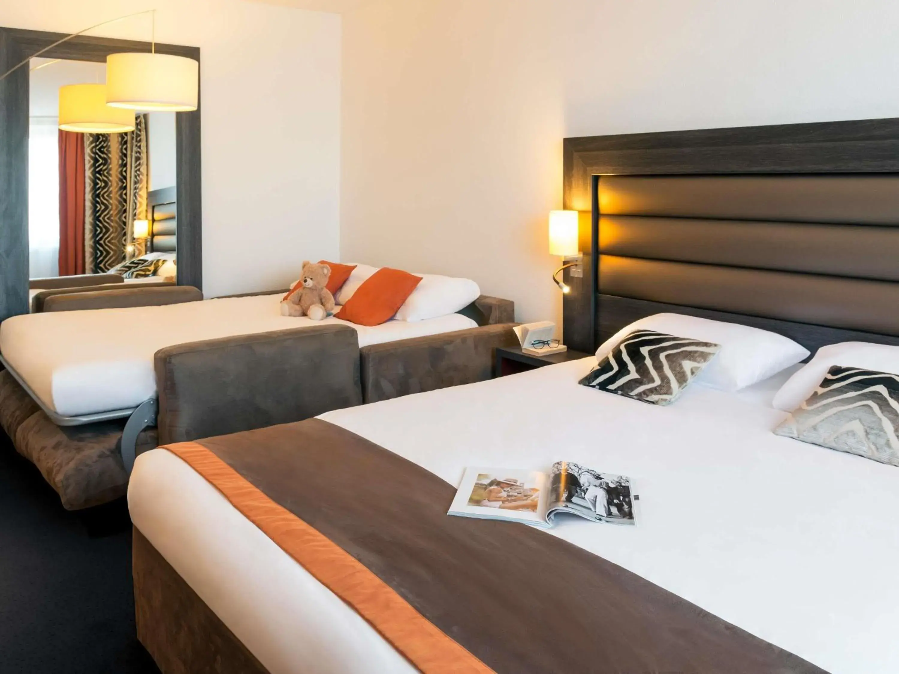 Bedroom, Bed in Mercure Lyon Centre - Gare Part Dieu Bedroom, Bed in Mercure Lyon Centre - Gare Part Dieu