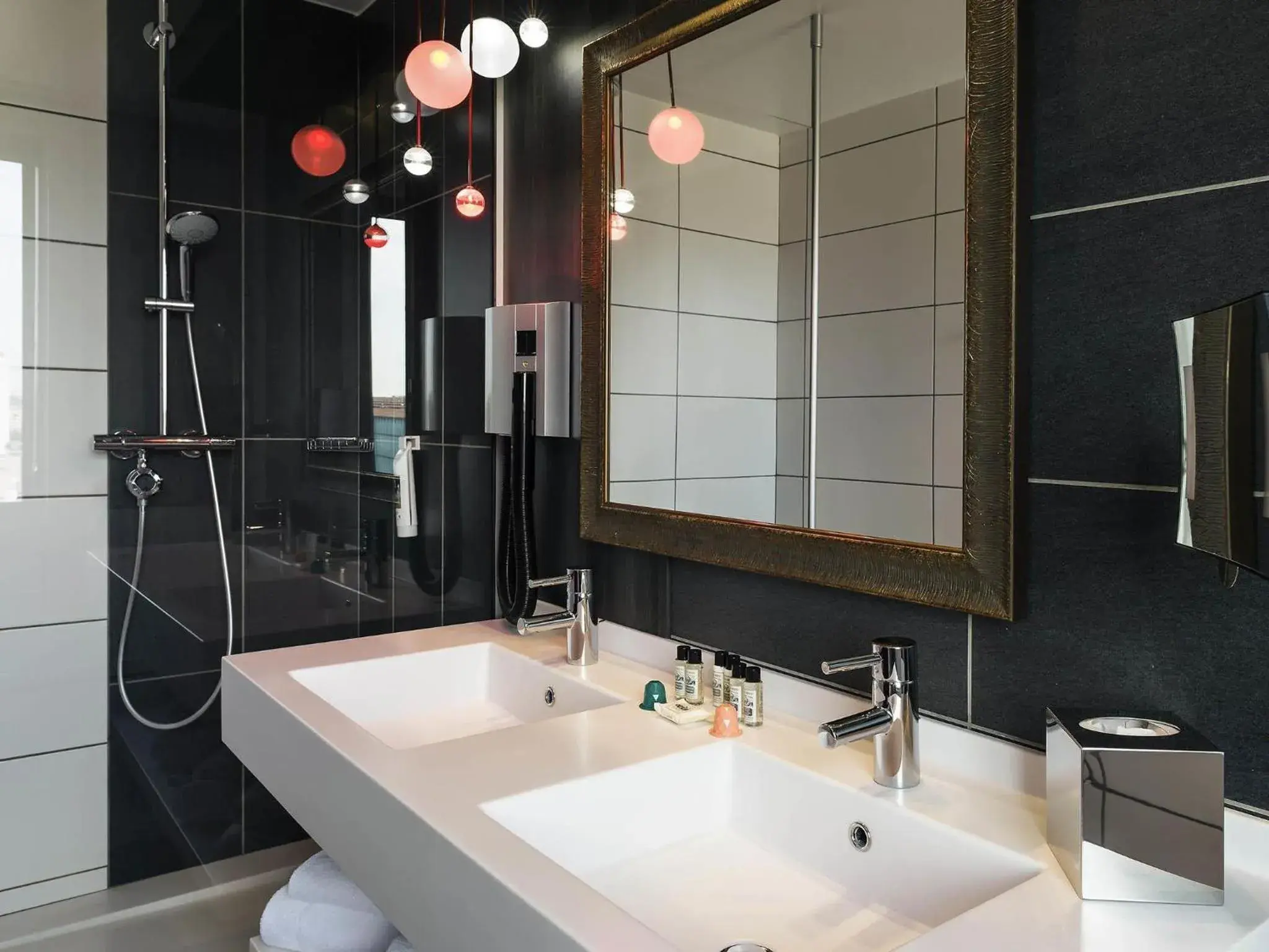 Bedroom in Mercure Lyon Centre - Gare Part Dieu Bedroom in Mercure Lyon Centre - Gare Part Dieu