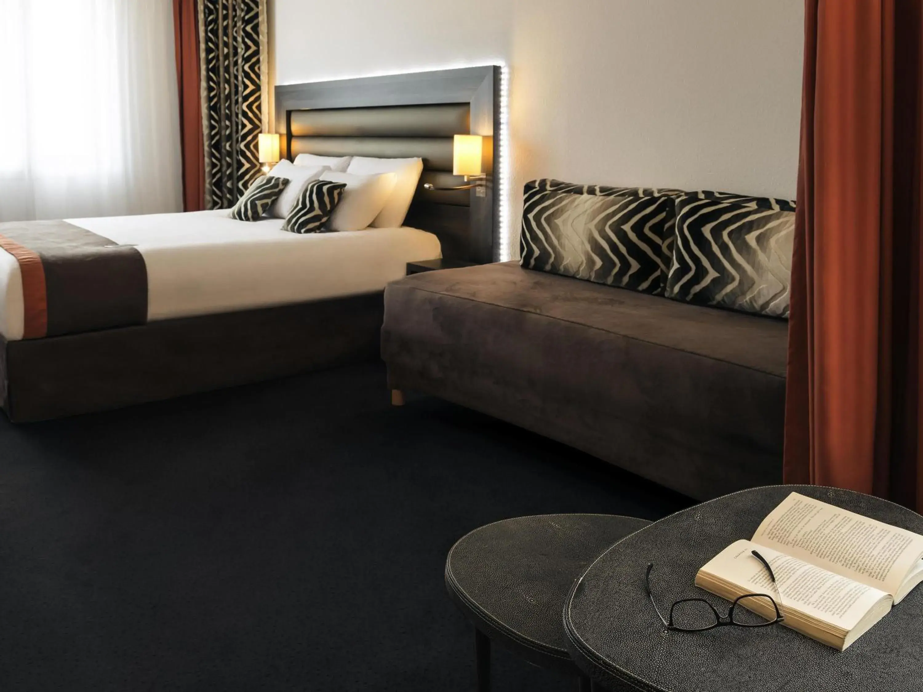 Executive Suite One Double Bed and One Single Bed in Mercure Lyon Centre - Gare Part Dieu Executive Suite One Double Bed and One Single Bed in Mercure Lyon Centre - Gare Part Dieu