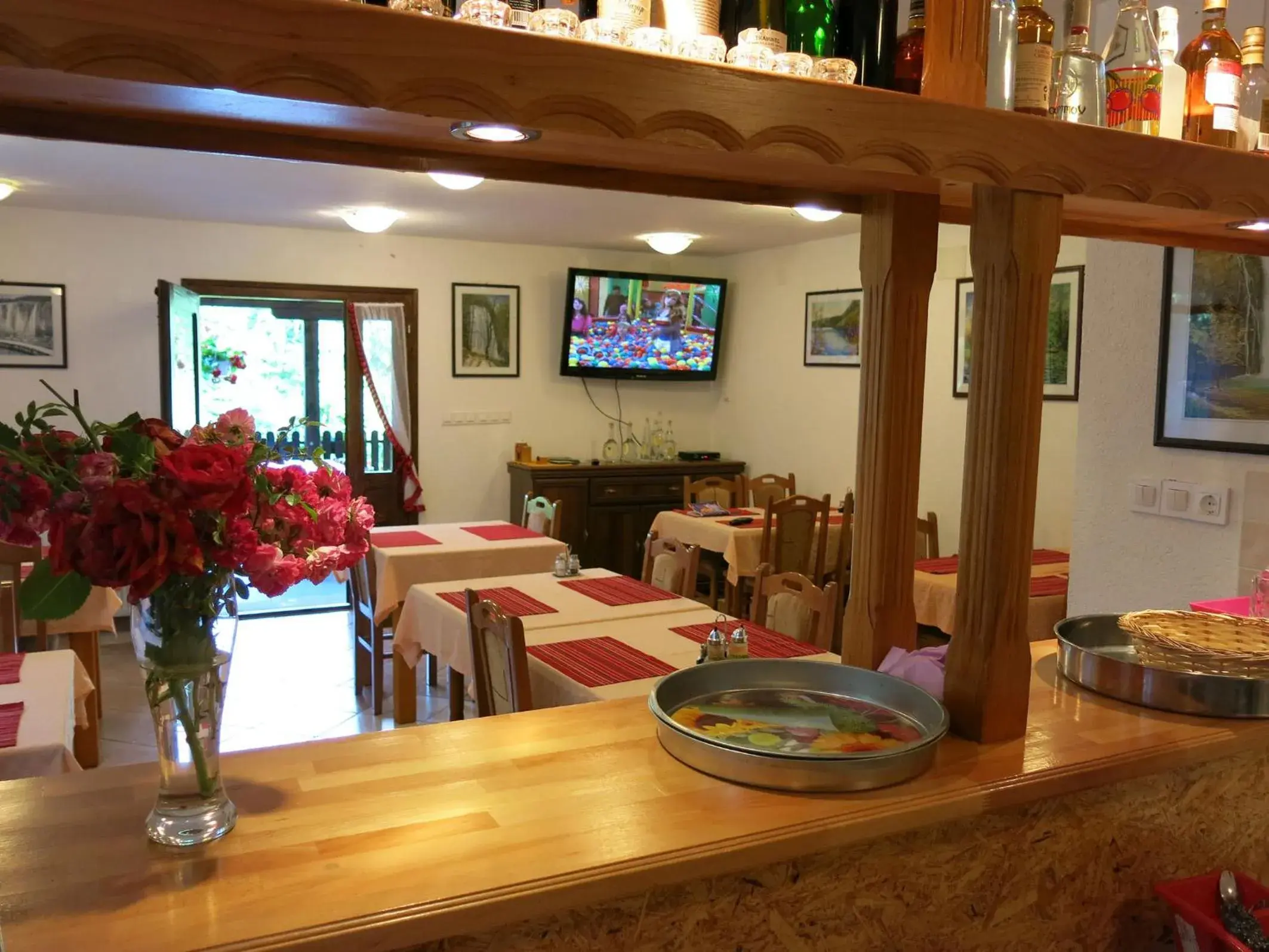 Restaurant/places to eat in Pansion Breza Restaurant/places to eat in Pansion Breza