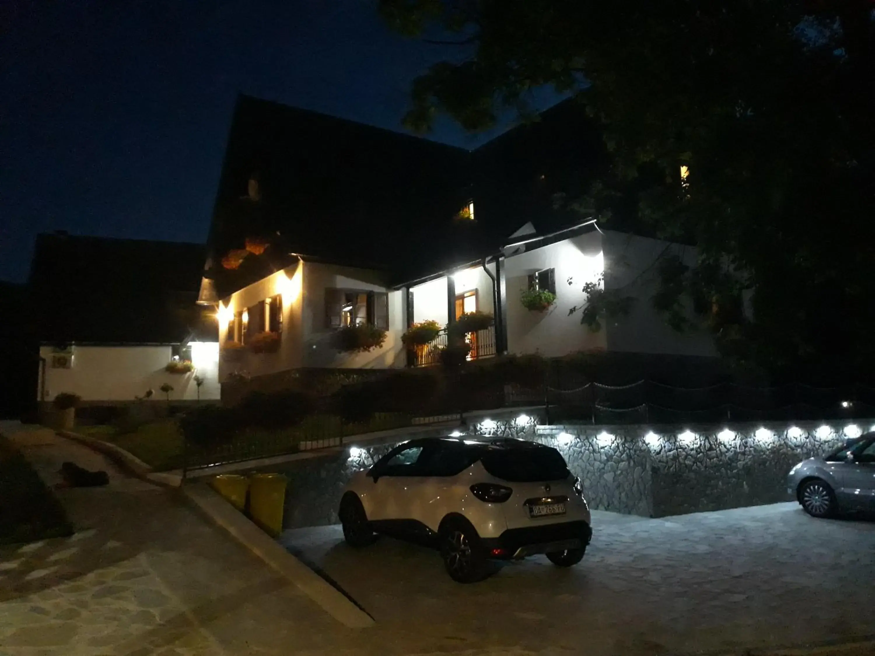 Property building in Pansion Breza Property building in Pansion Breza