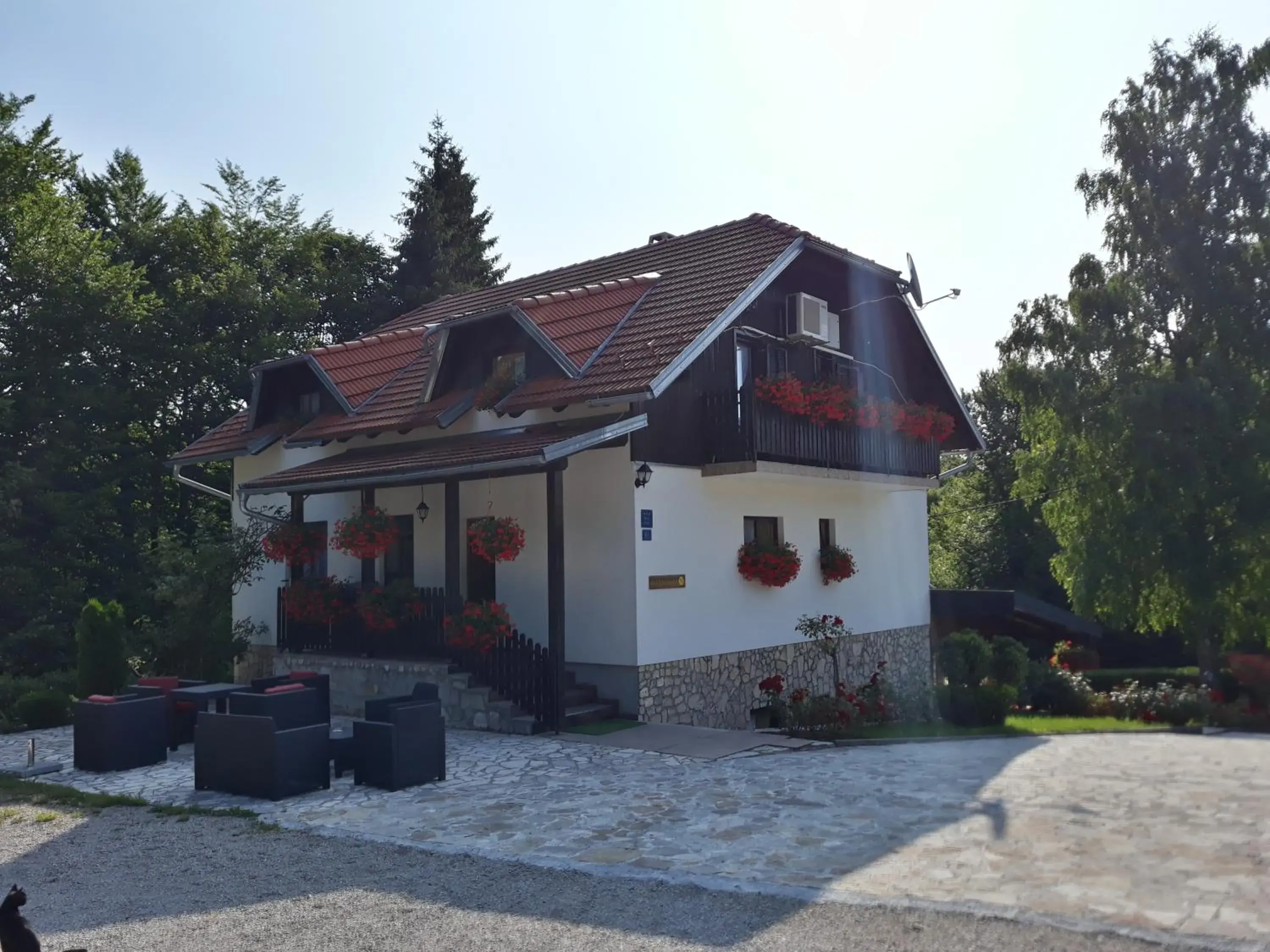 Property building in Pansion Breza Property building in Pansion Breza