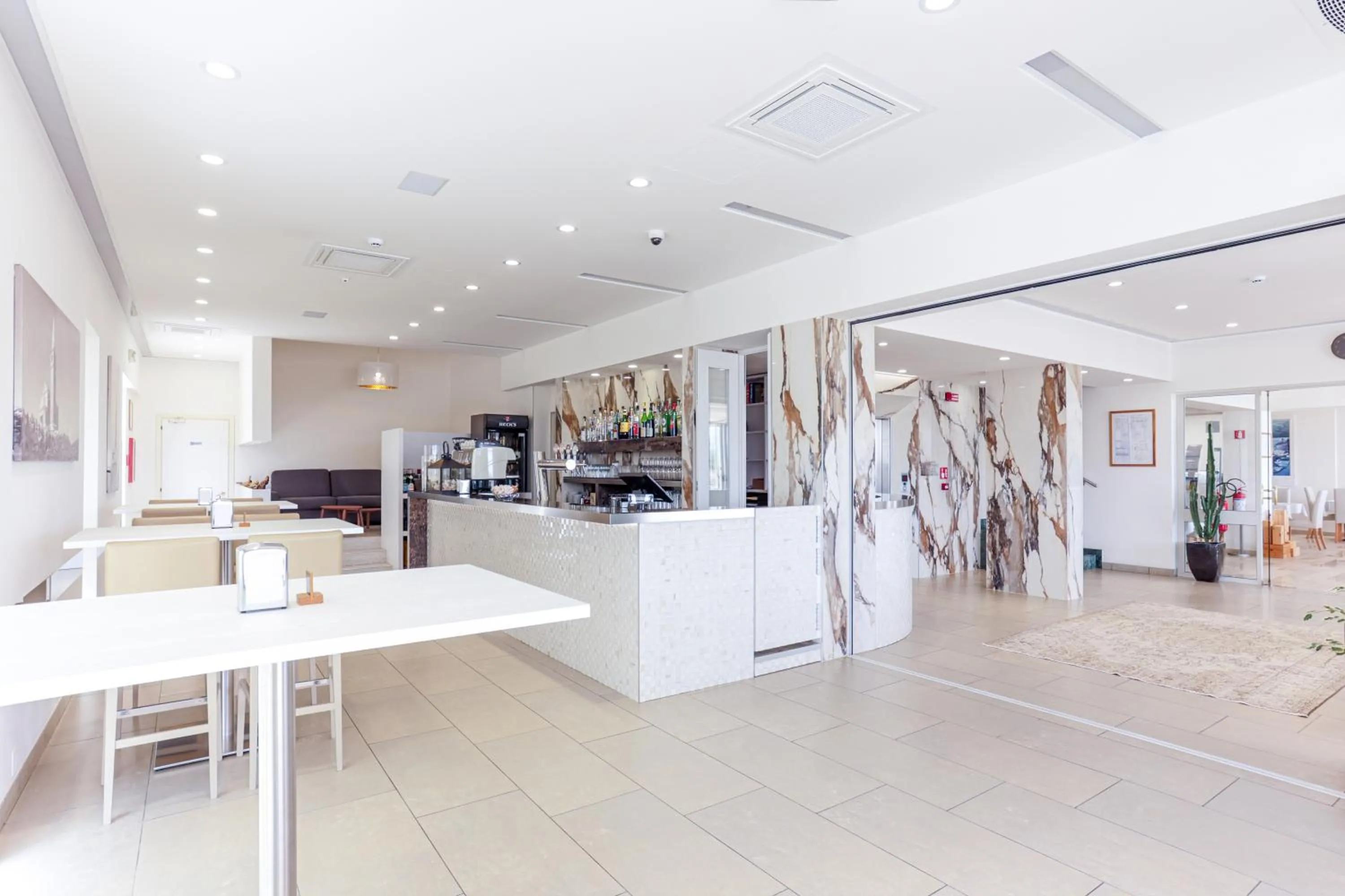 Restaurant/places to eat in Hotel Levante