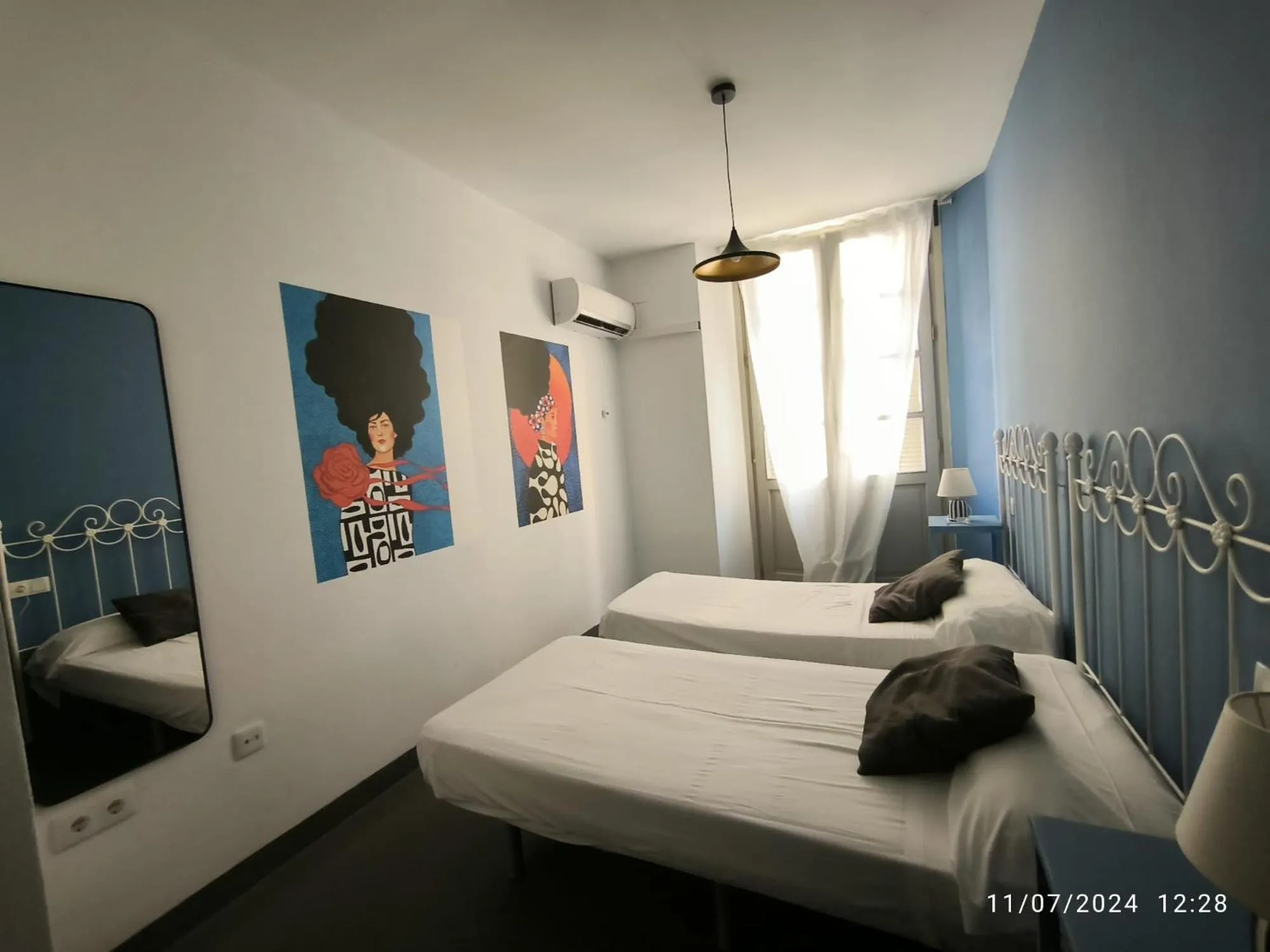 Twin Room with Balcony and Shared Bathroom in Feel Hostels Soho Malaga