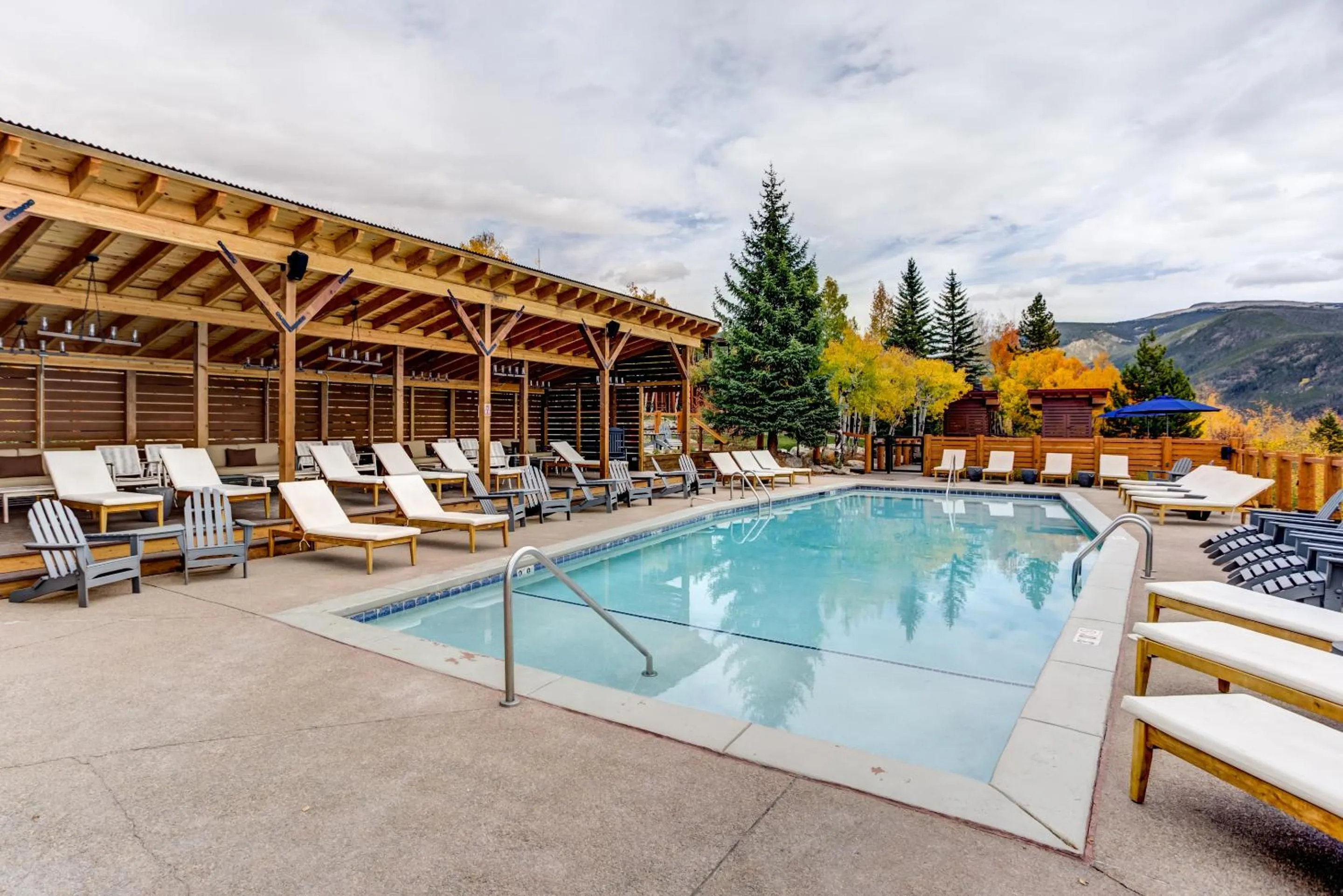 Swimming pool in Grand Lake Lodge