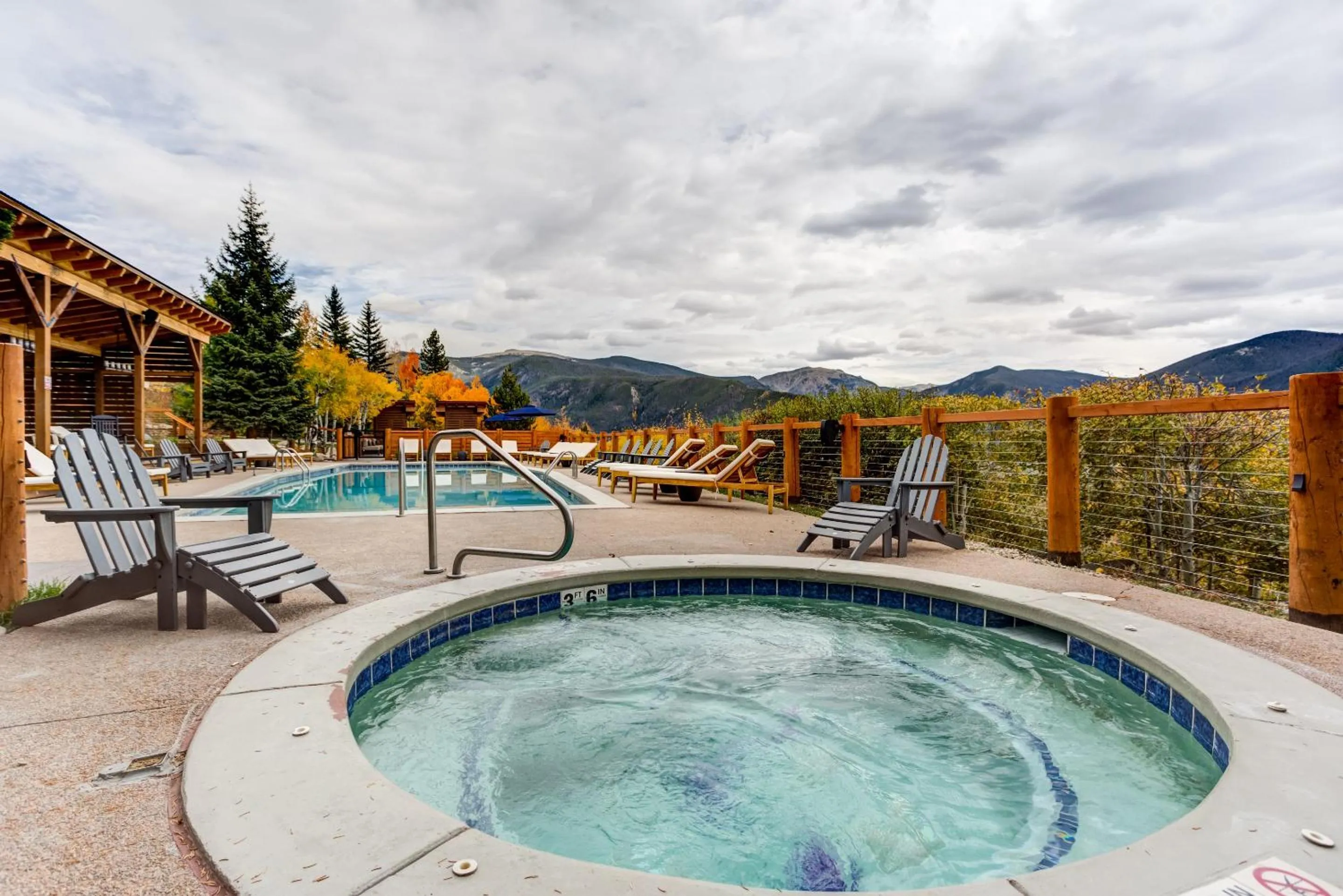 Hot Tub in Grand Lake Lodge