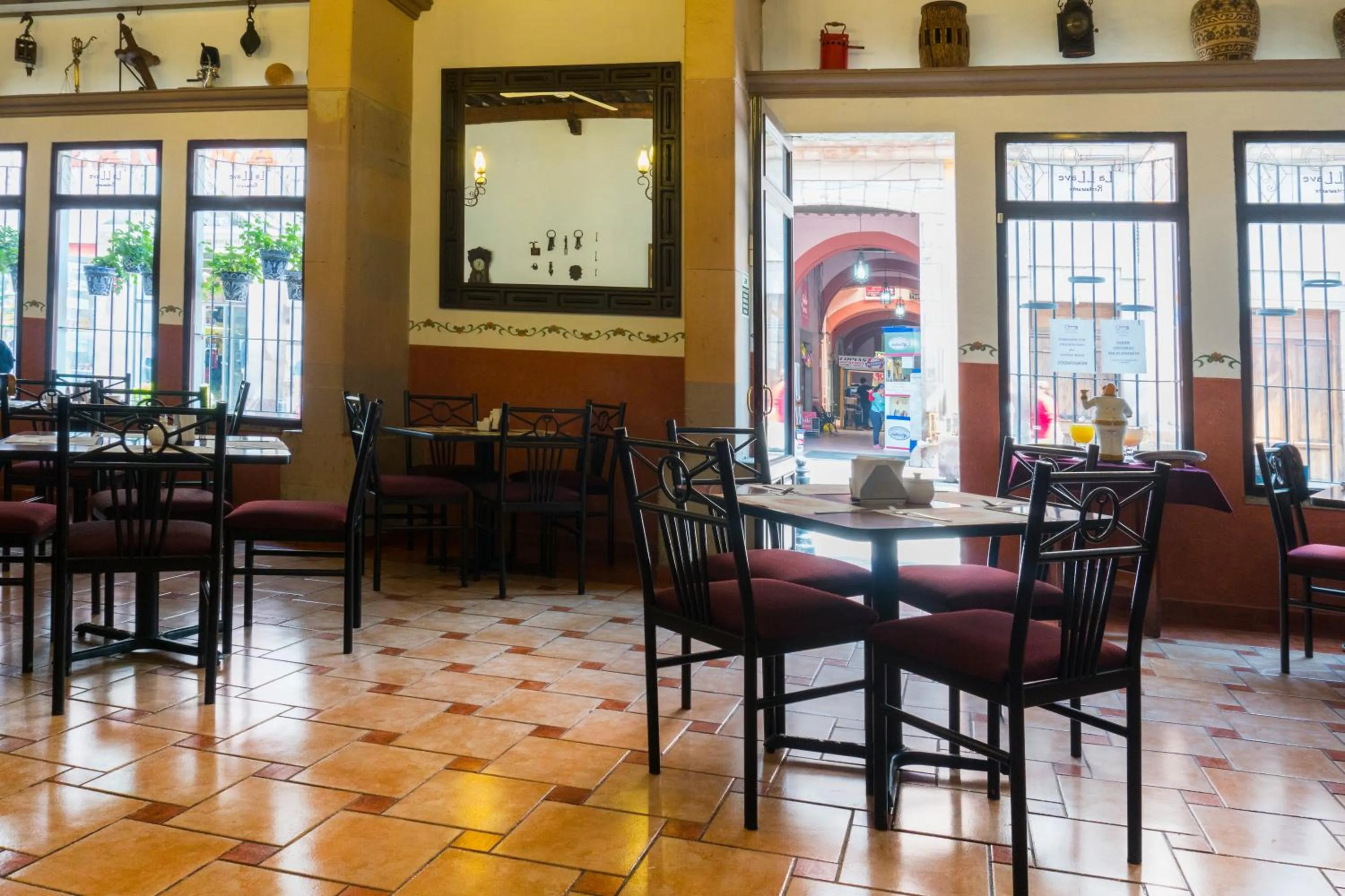 Restaurant/places to eat in Hotel Hidalgo