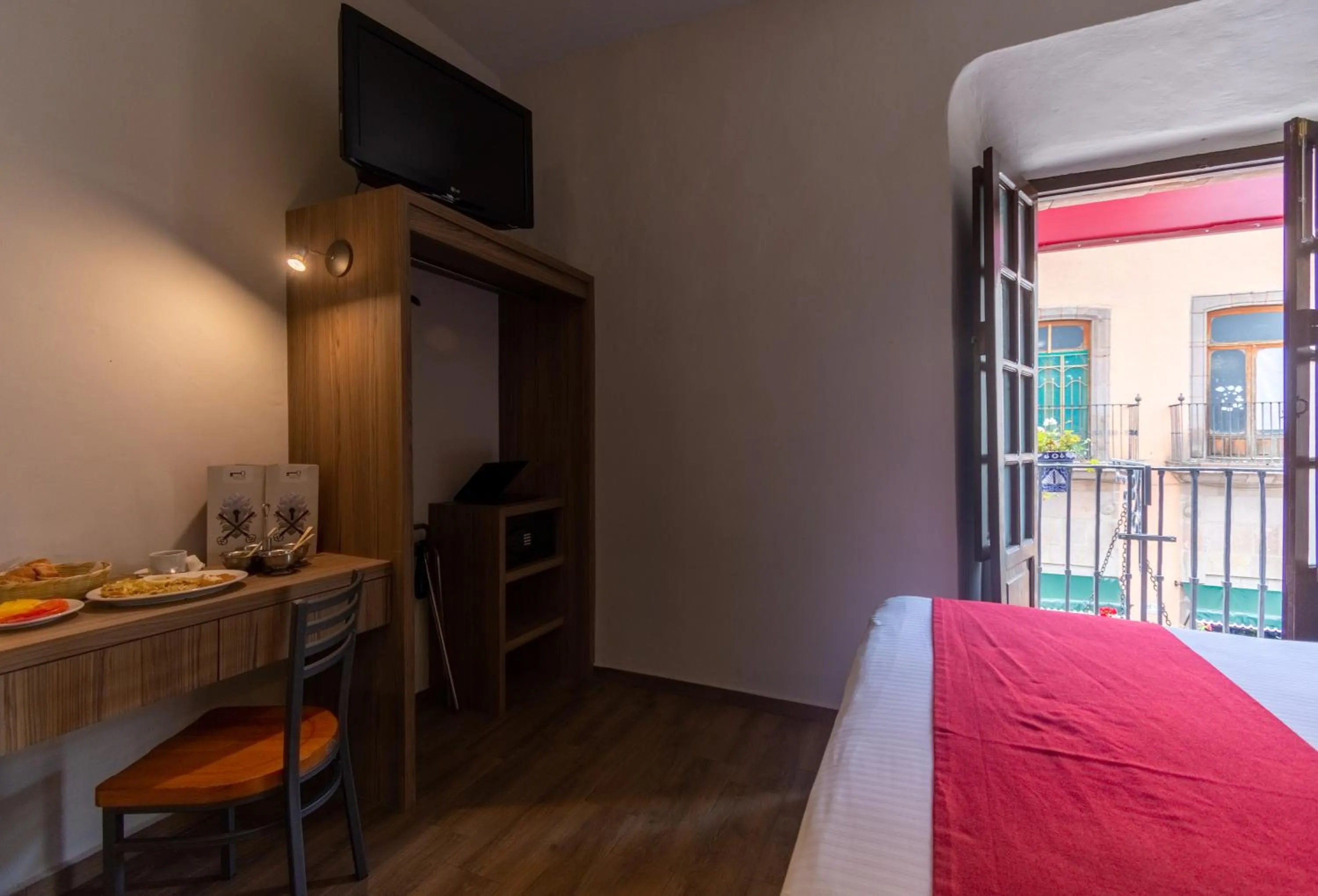 Photo of the whole room, Bed in Hotel Hidalgo