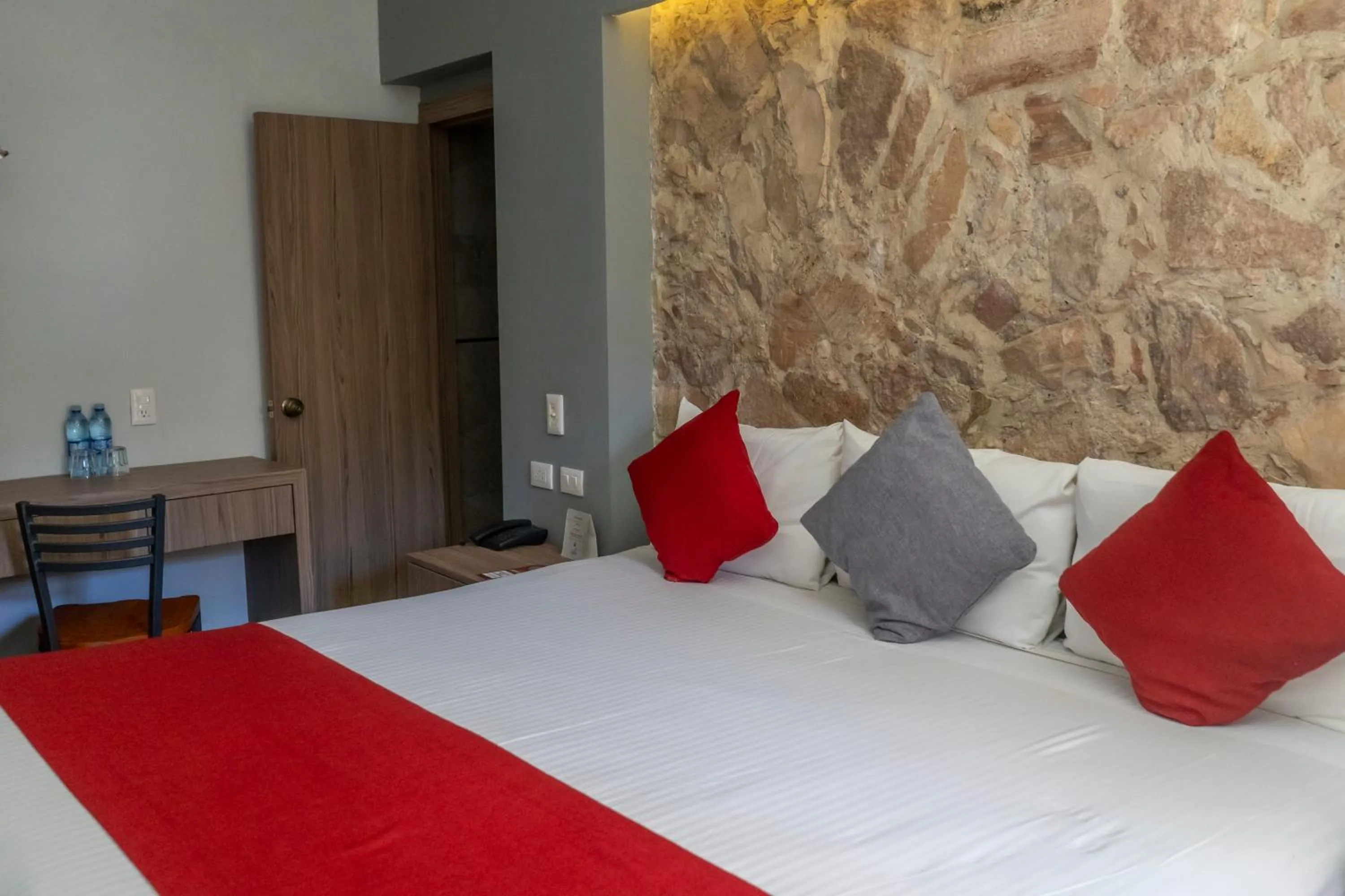 Photo of the whole room, Bed in Hotel Hidalgo