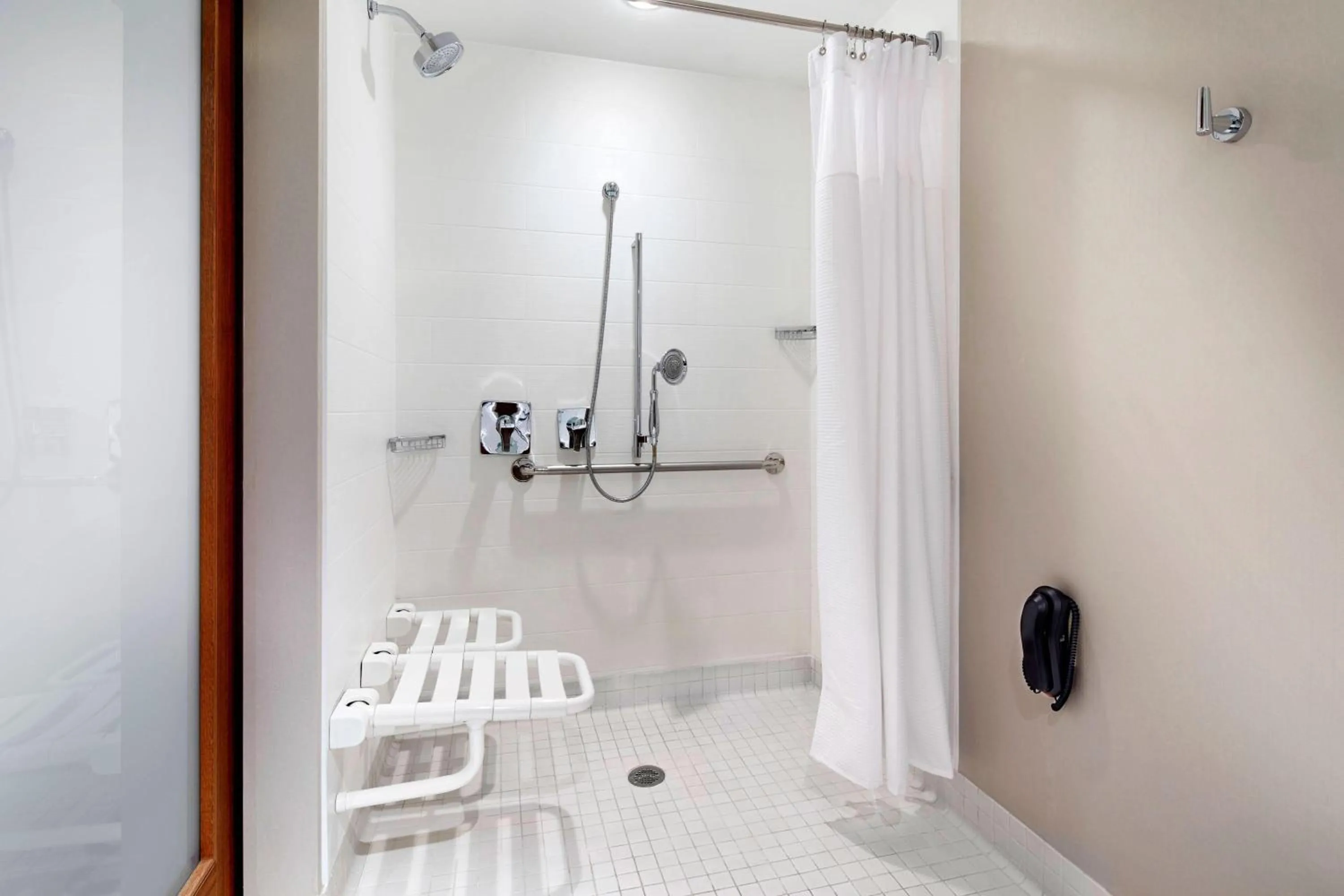 Bathroom in SpringHill Suites by Marriott Columbus OSU