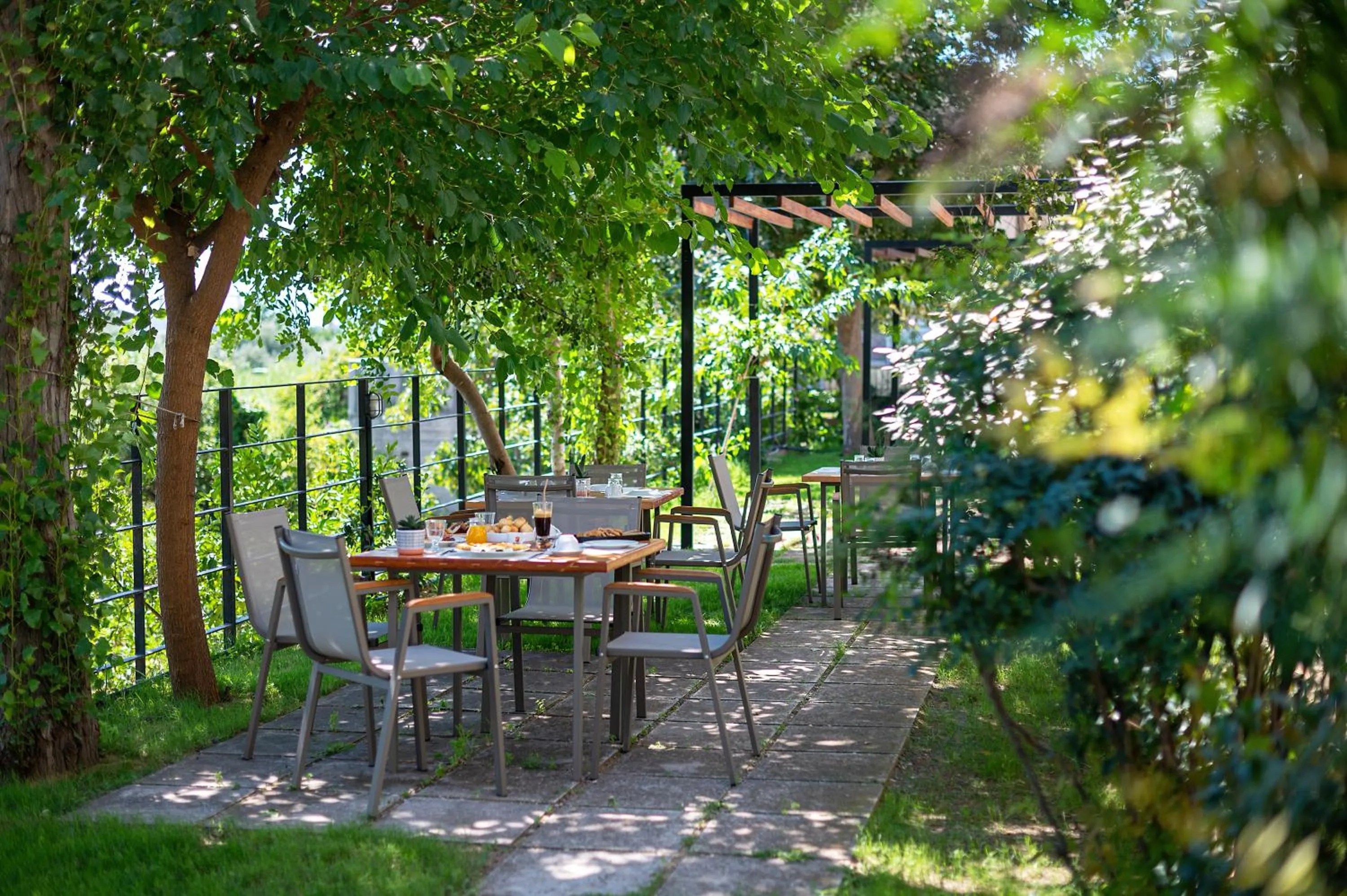 Restaurant/places to eat in Kleopatra Inn