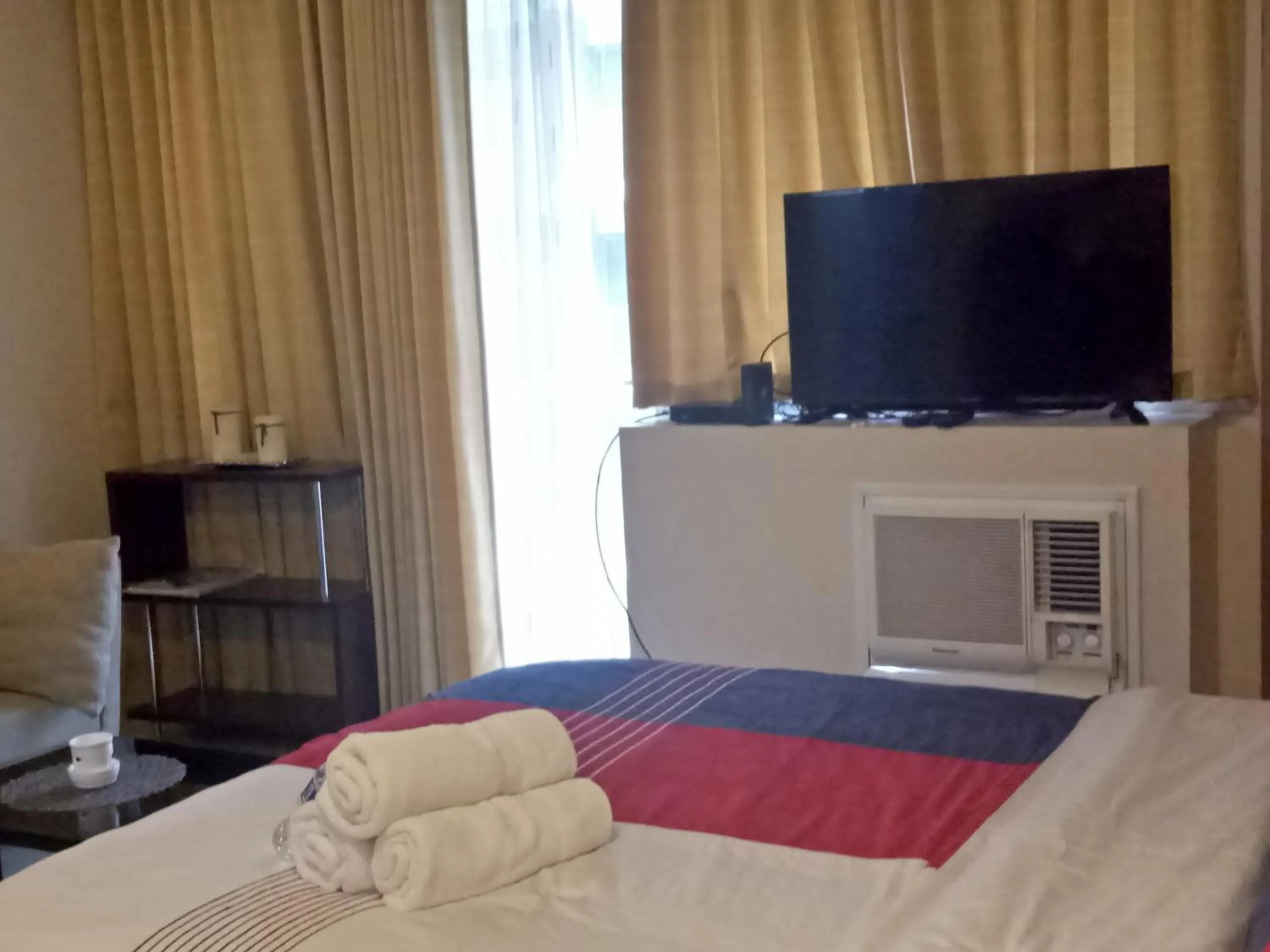 Bed in Condo Apartment near Manila Airport NAIA T3