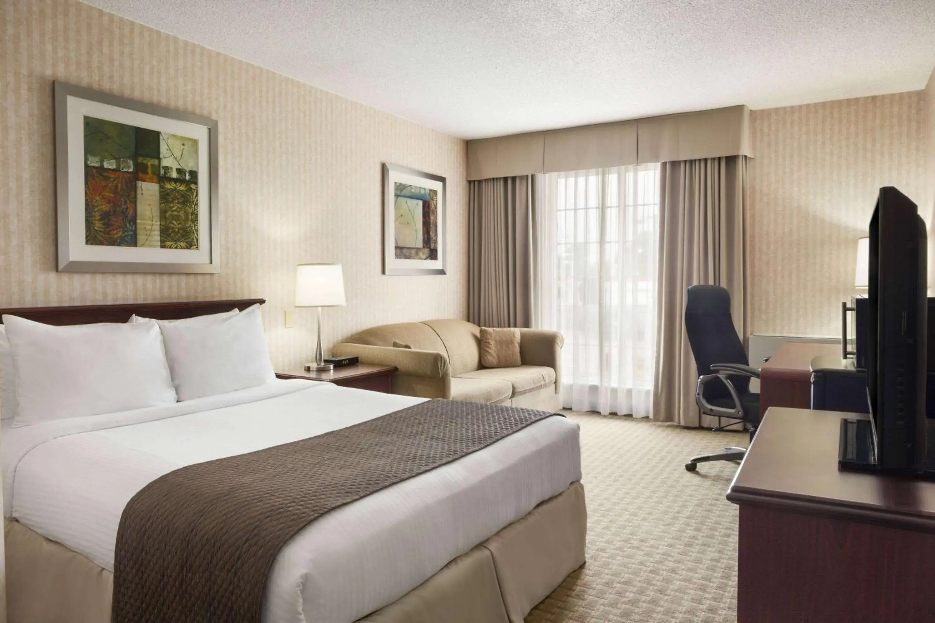 Photo of the whole room, Bed in Days Inn by Wyndham Brantford Photo of the whole room, Bed in Days Inn by Wyndham Brantford