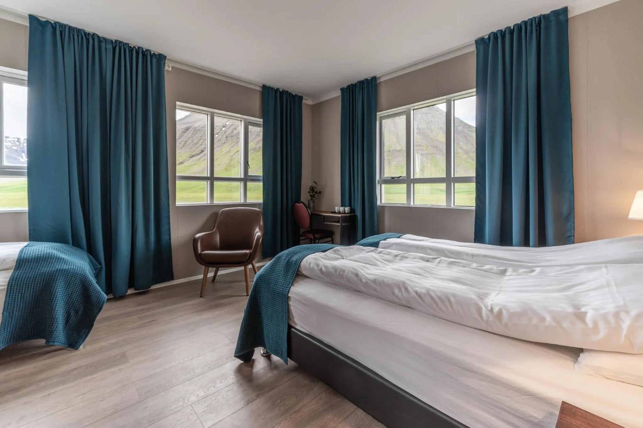 Photo of the whole room, Bed in Holt Inn