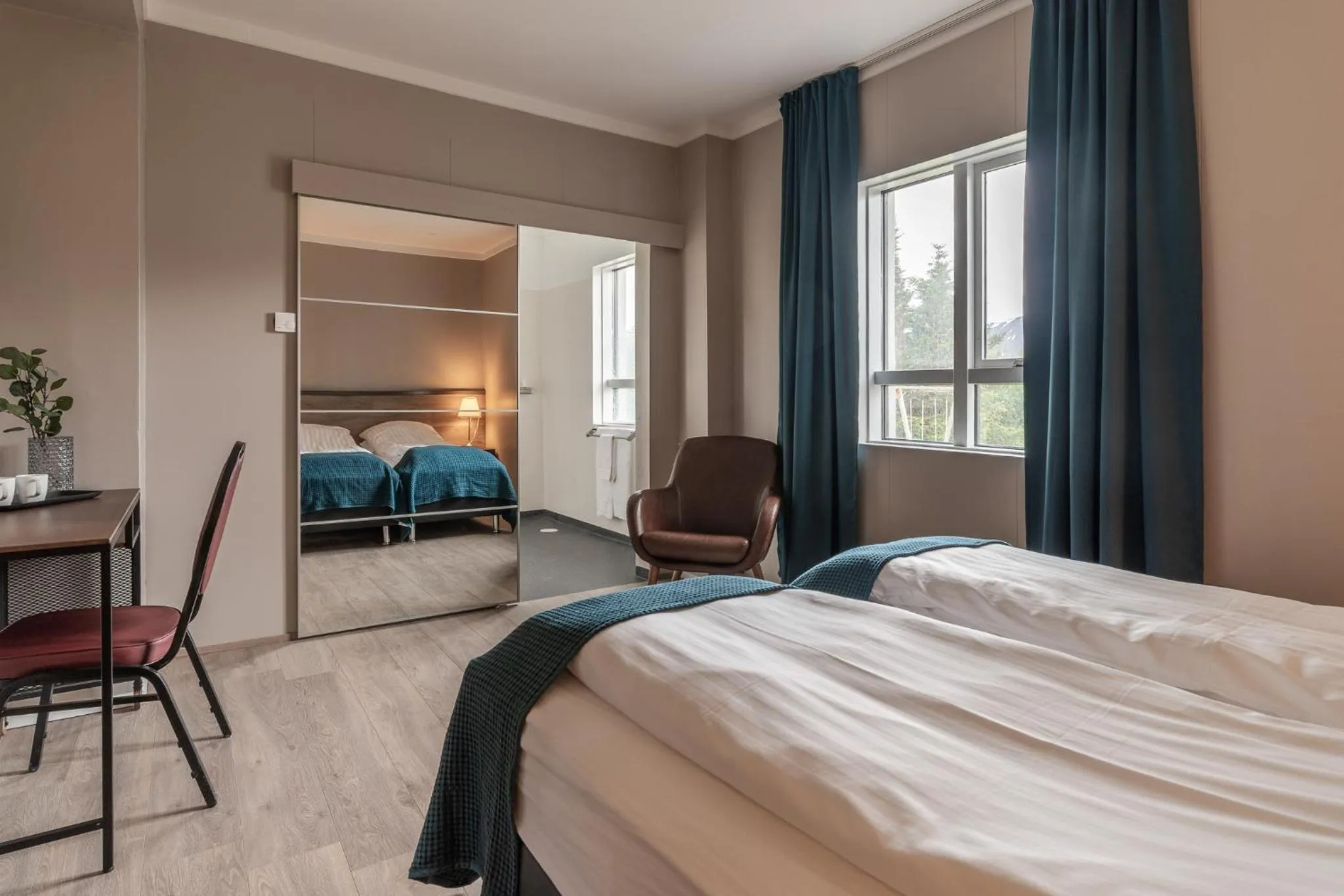 Photo of the whole room, Bed in Holt Inn