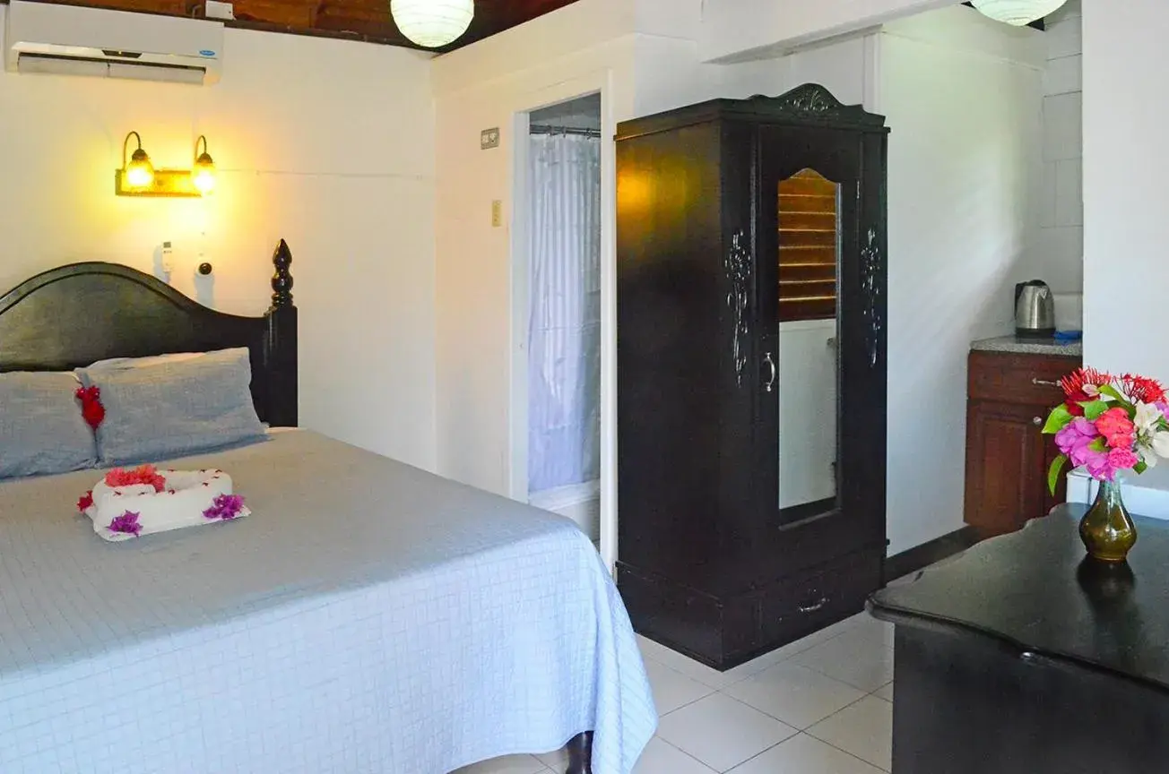 Bed in Firefly Beach Cottages Bed in Firefly Beach Cottages