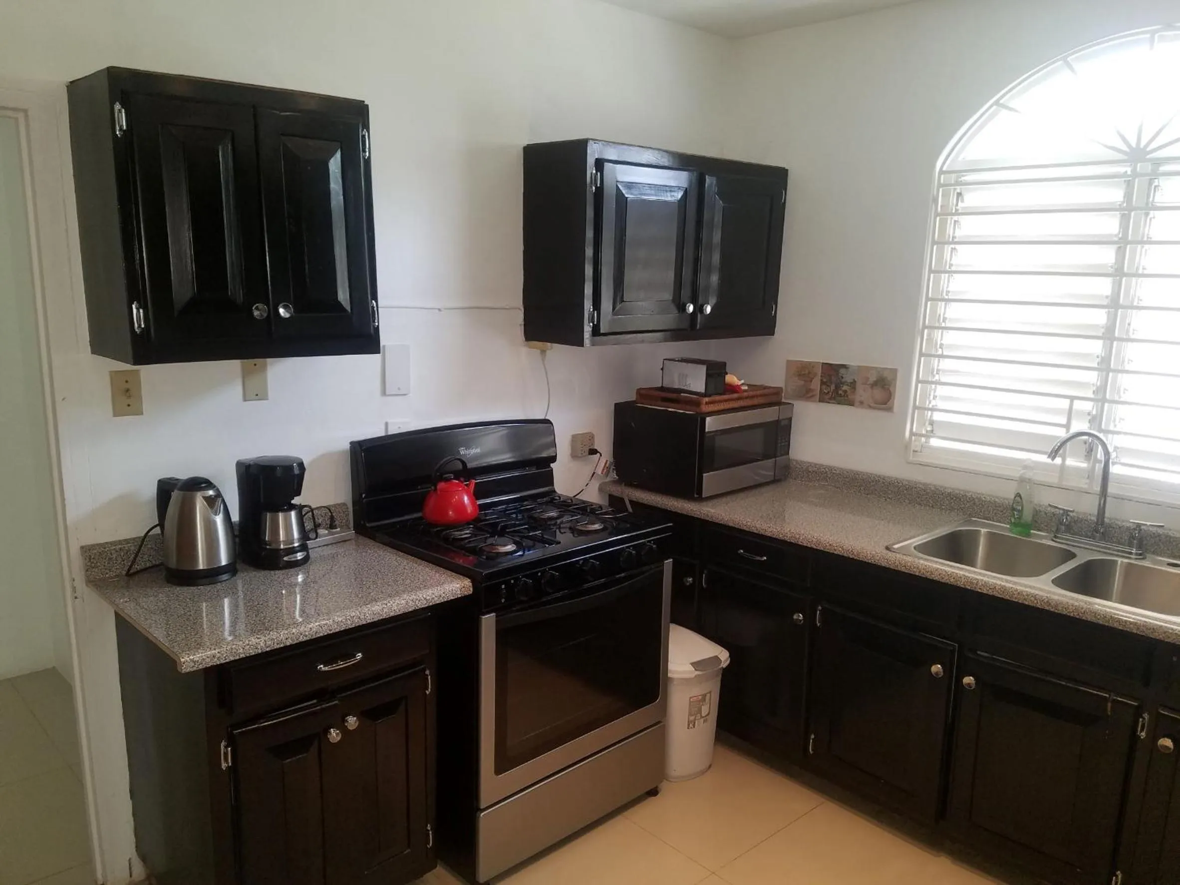 Kitchen or kitchenette in Firefly Beach Cottages