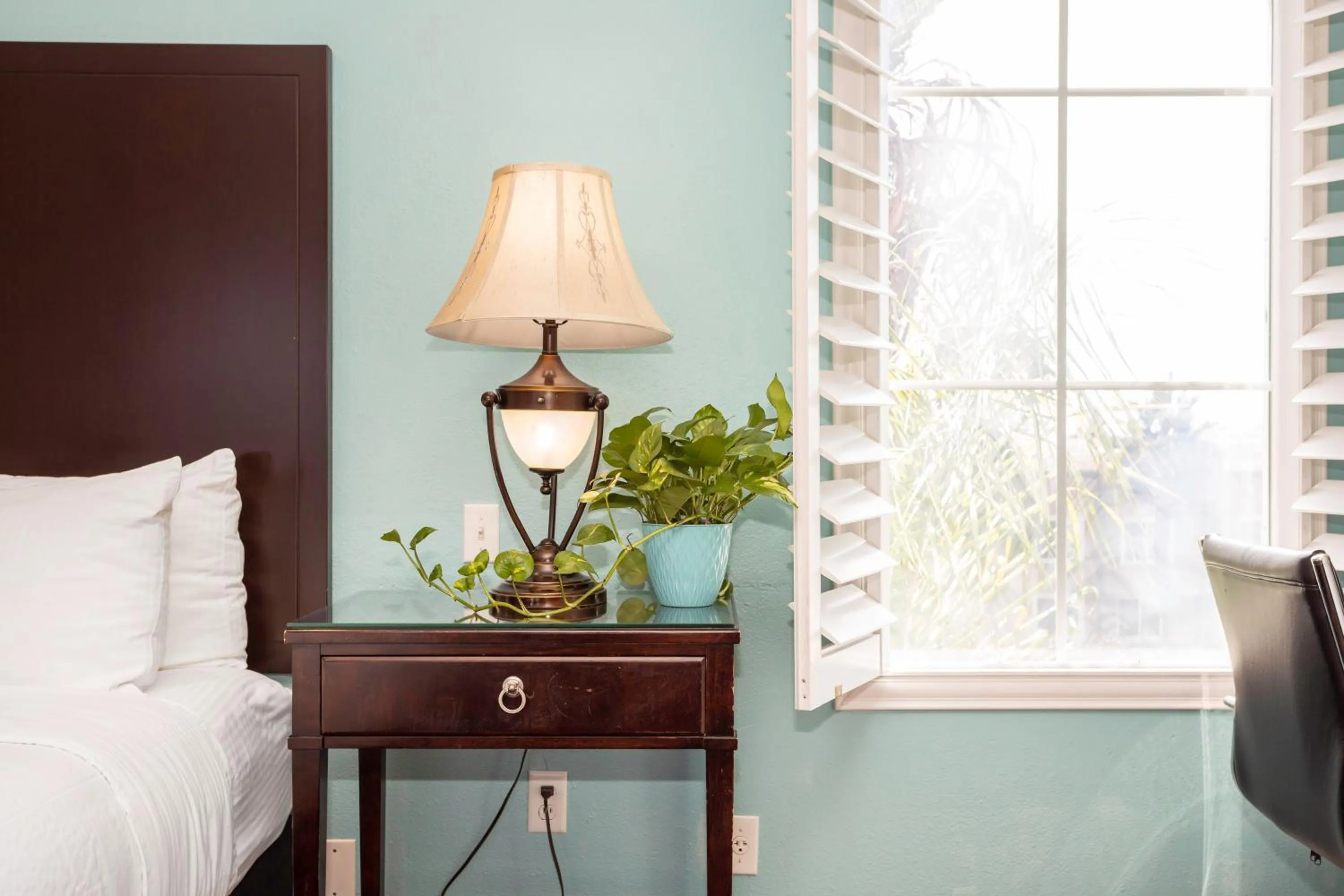 View (from property/room), Bed in The Hotel Oceanside