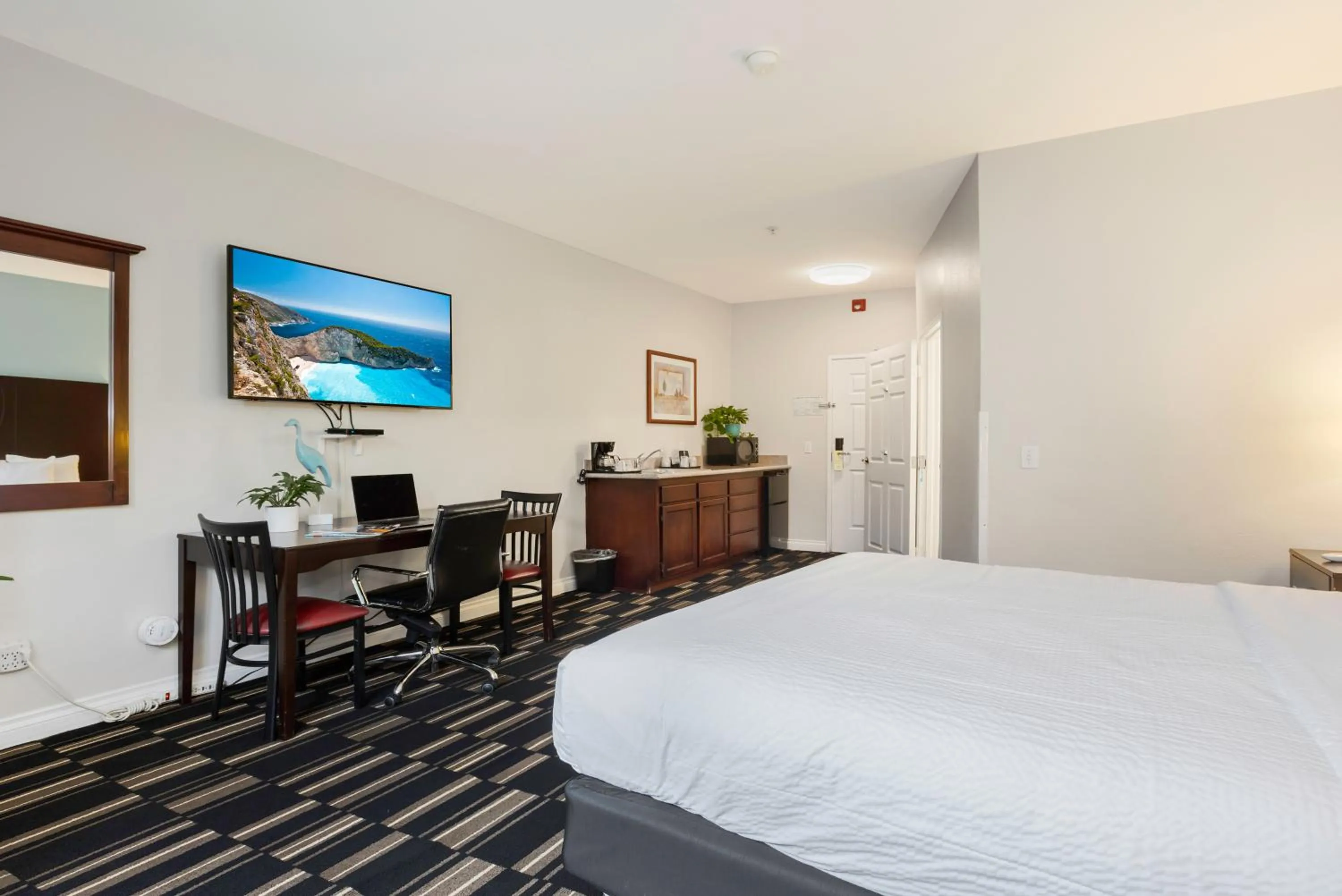 TV and multimedia, Bed in The Hotel Oceanside