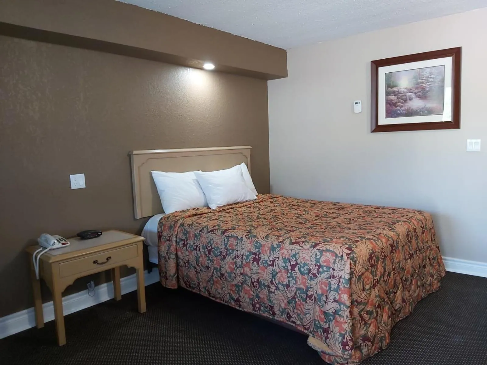 Bed in Arnprior Motor Inn