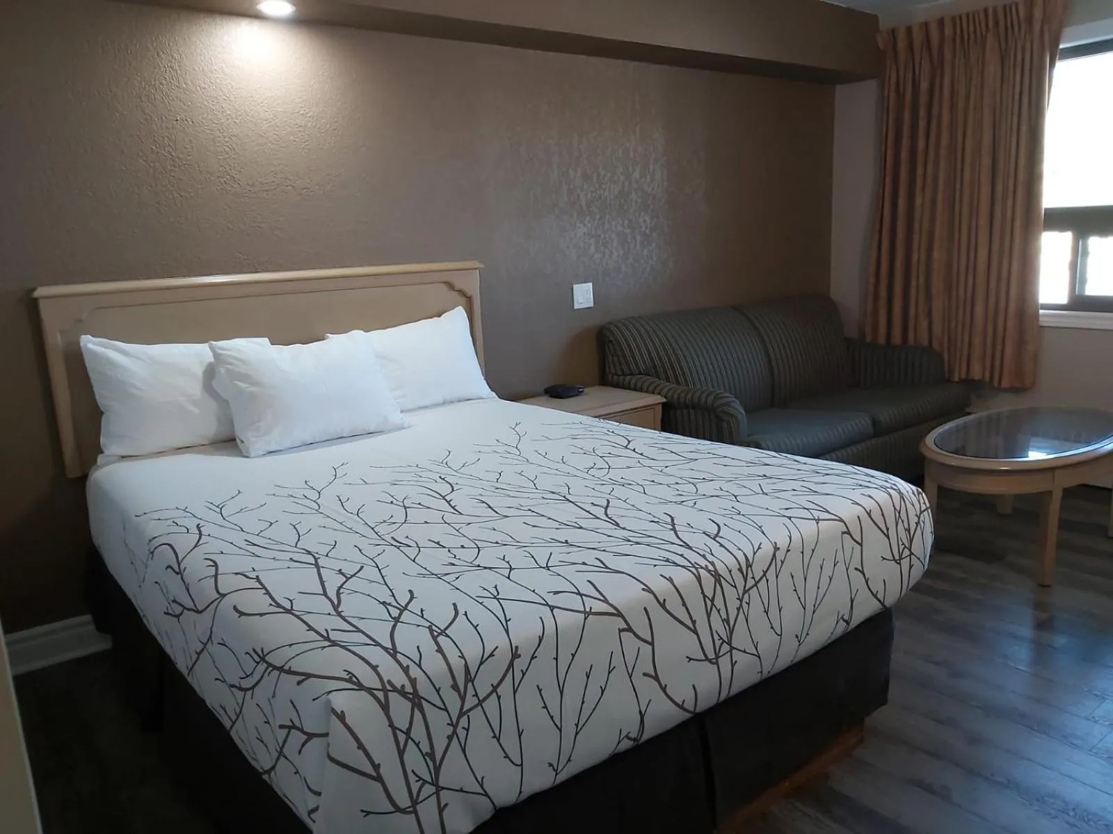 Bed in Arnprior Motor Inn