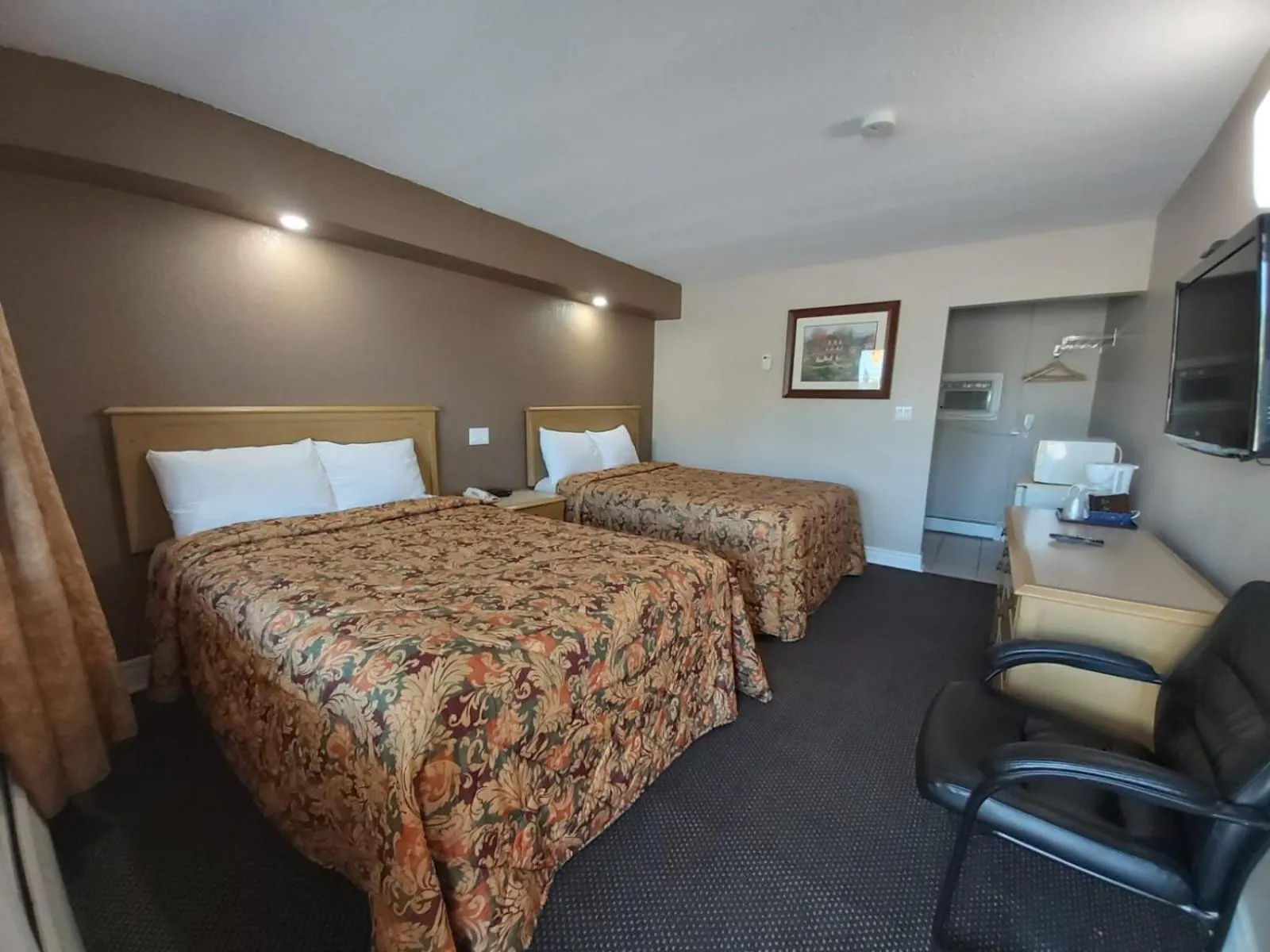 Bed in Arnprior Motor Inn