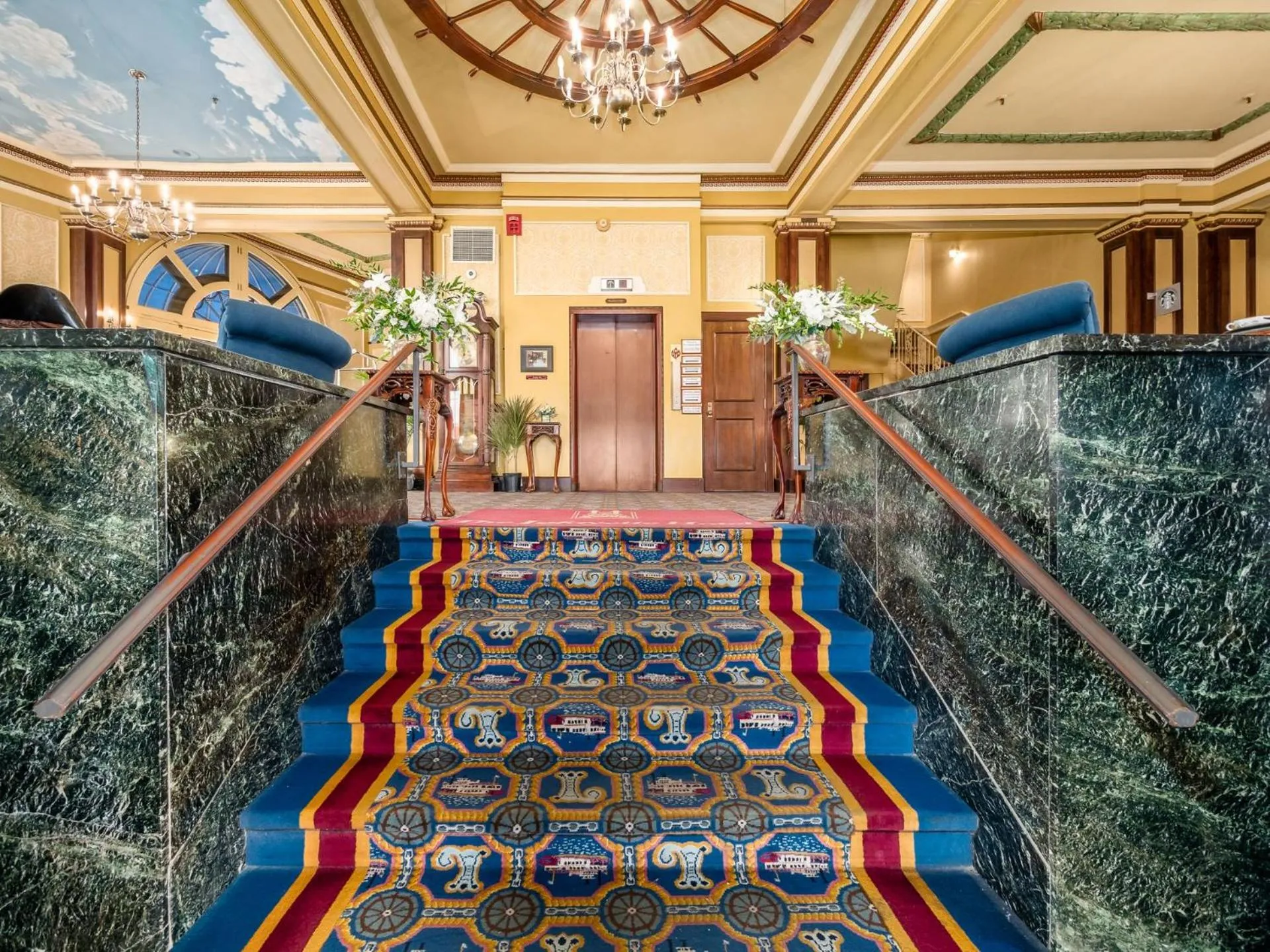 Lobby or reception in Lafayette Hotel Marietta