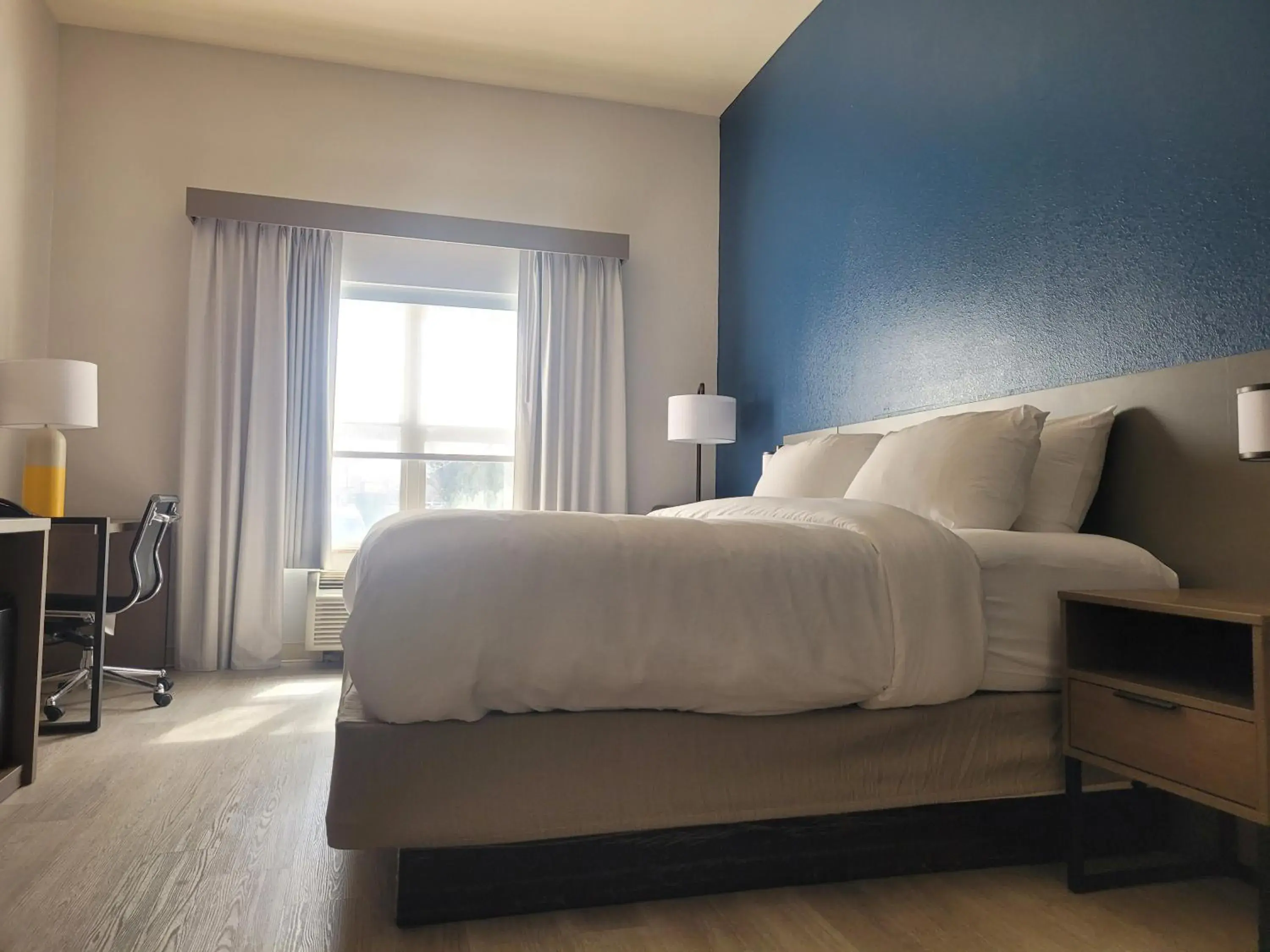 Bedroom, Bed in Comfort Inn & Suites Bedroom, Bed in Comfort Inn & Suites