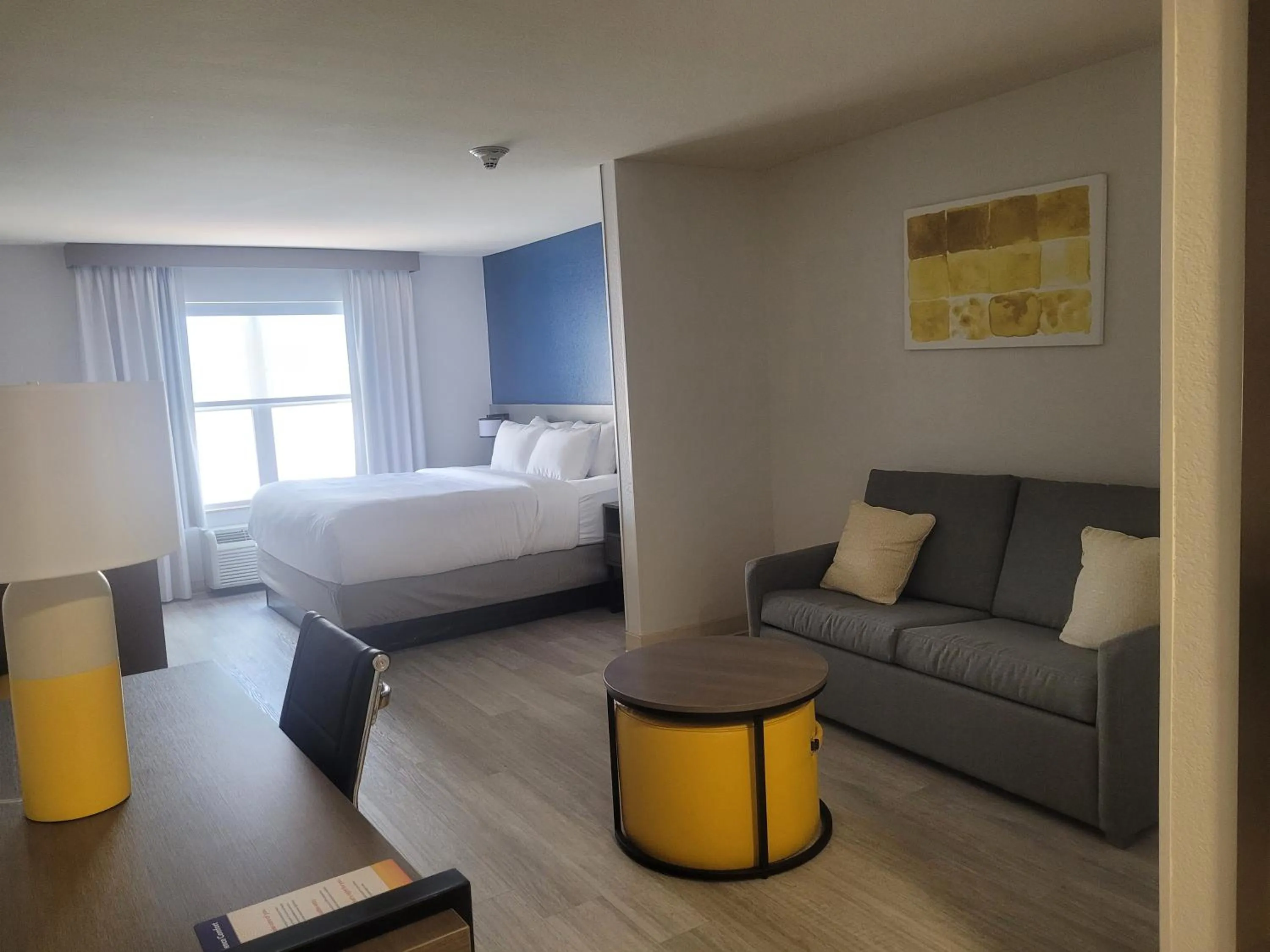 Photo of the whole room, Bed in Comfort Inn & Suites