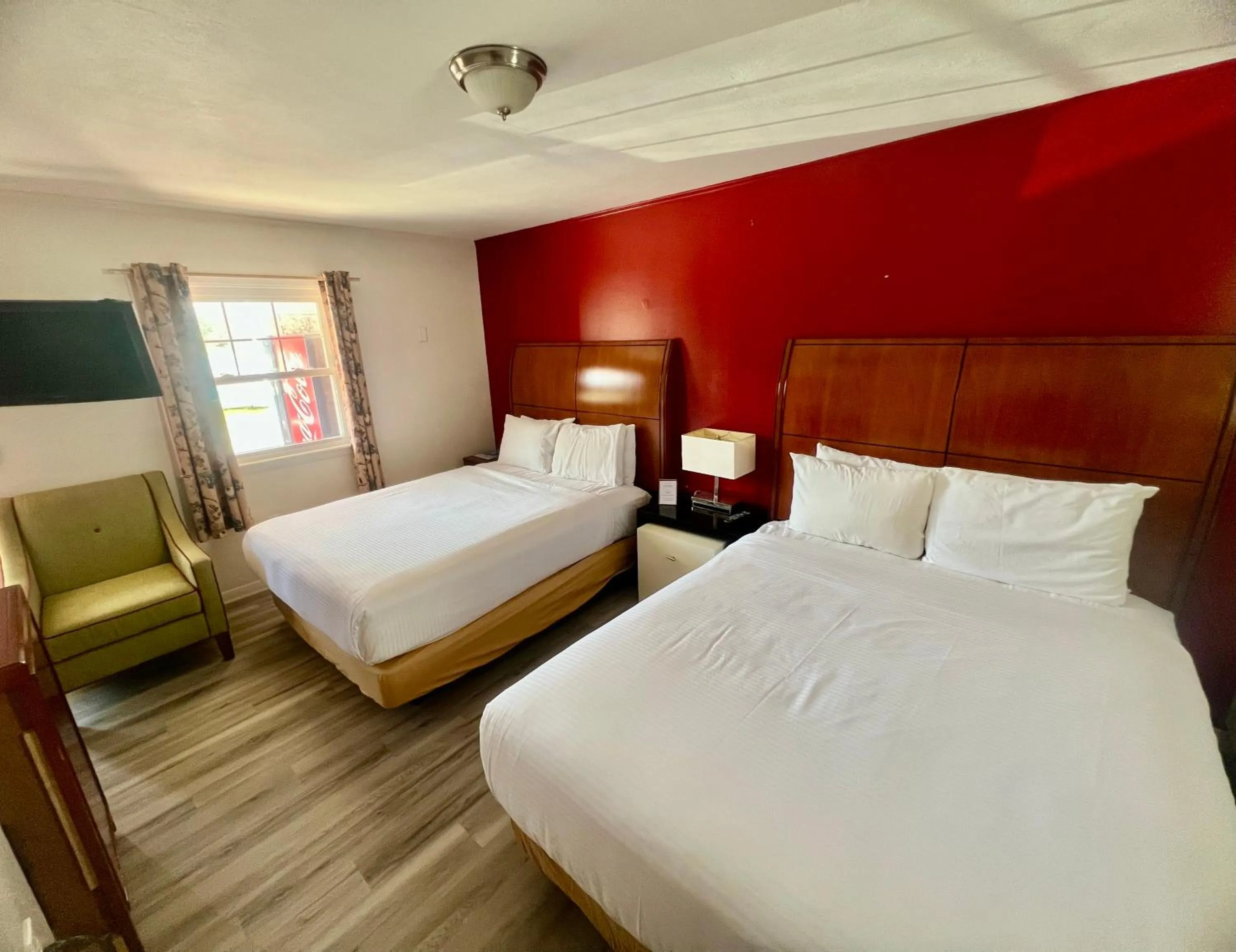 Bed in Saco River Motor Lodge & Suites