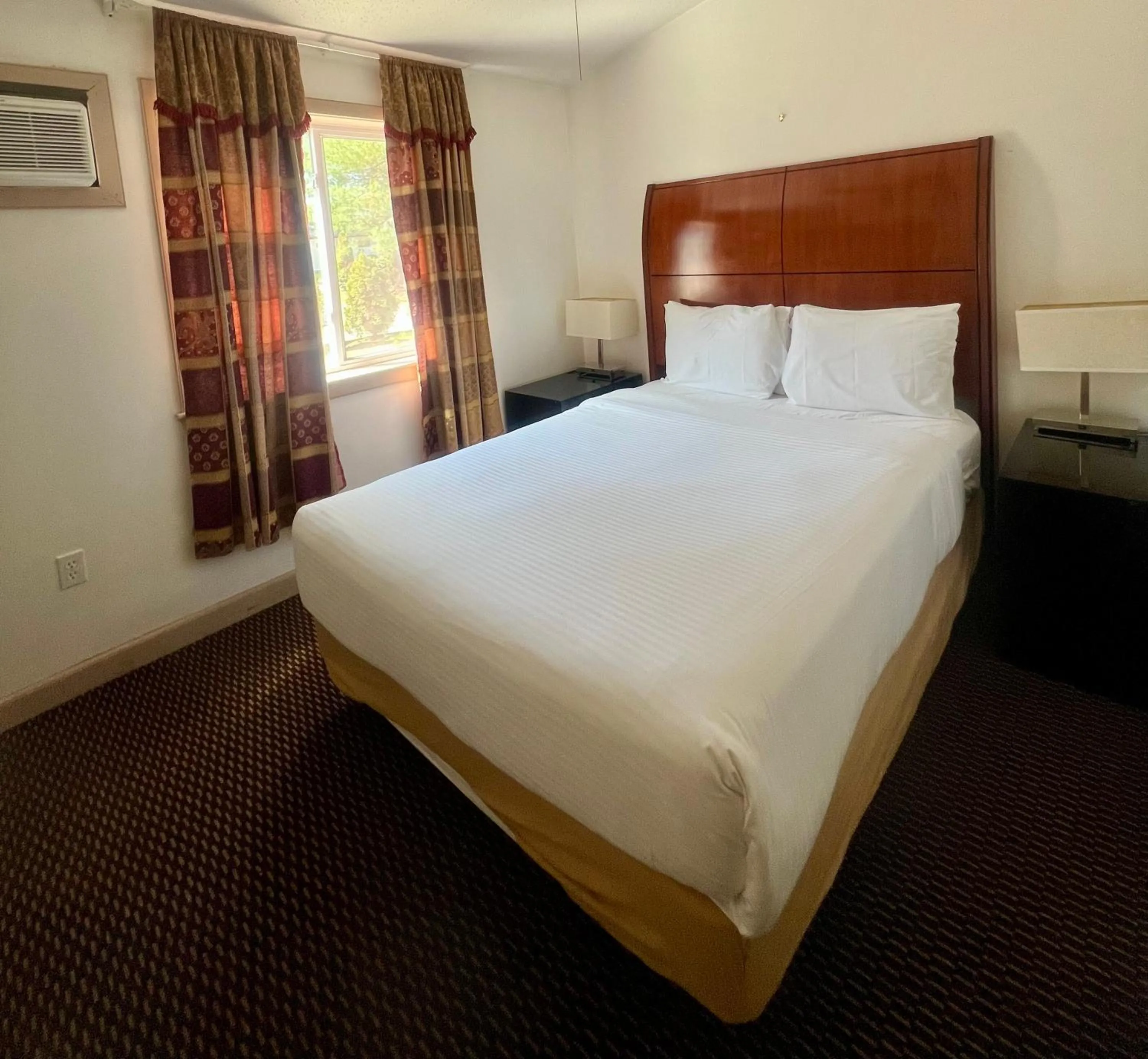 Bedroom, Bed in Saco River Motor Lodge & Suites