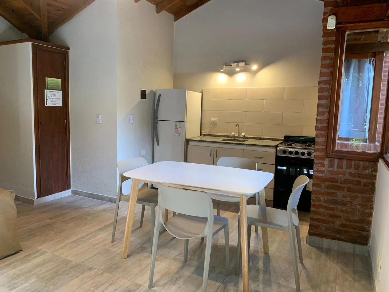 Dining area in Kimbara Bosque y Mar