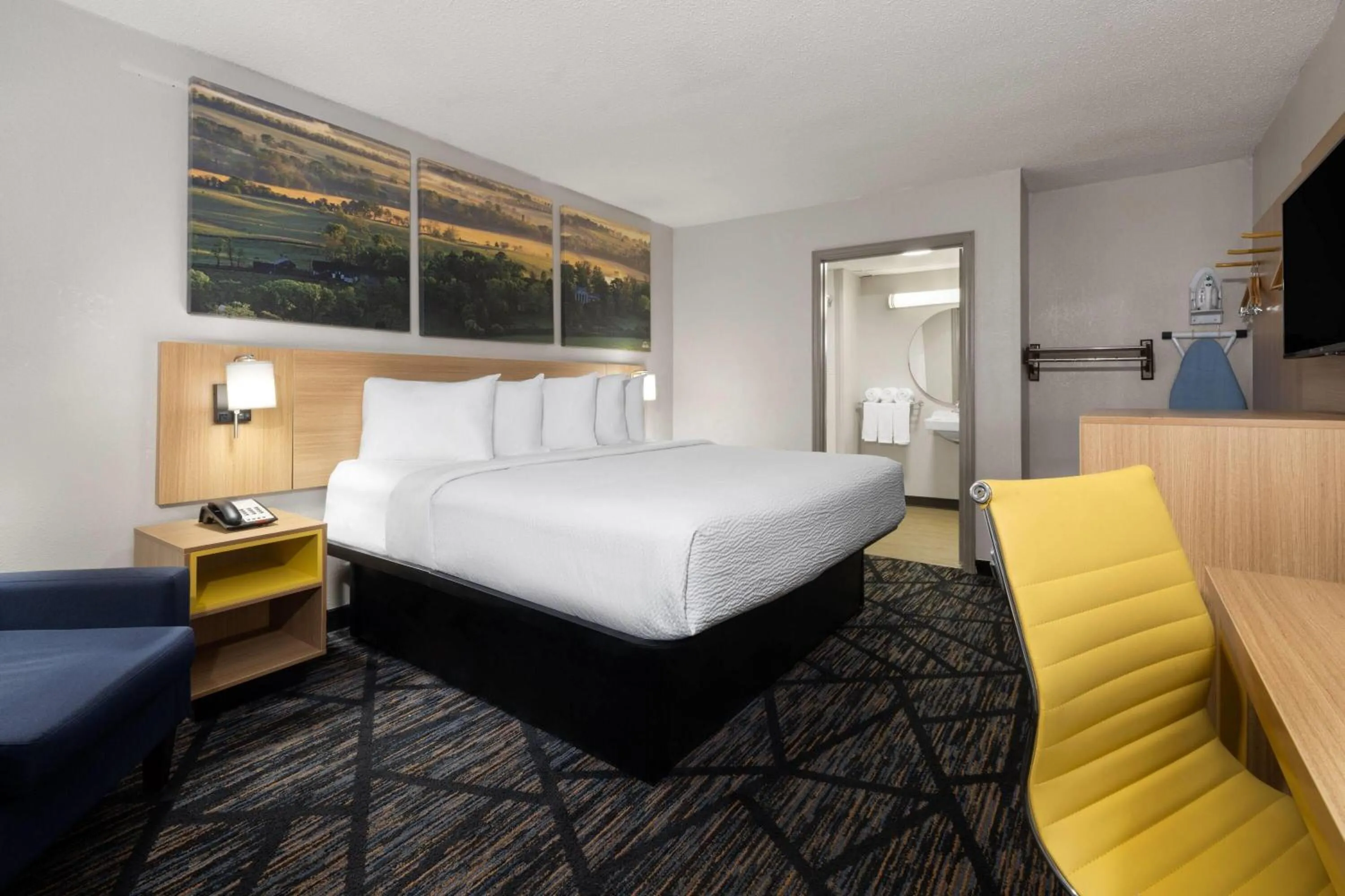 Photo of the whole room, Bed in Days Inn by Wyndham Augusta Wheeler Road