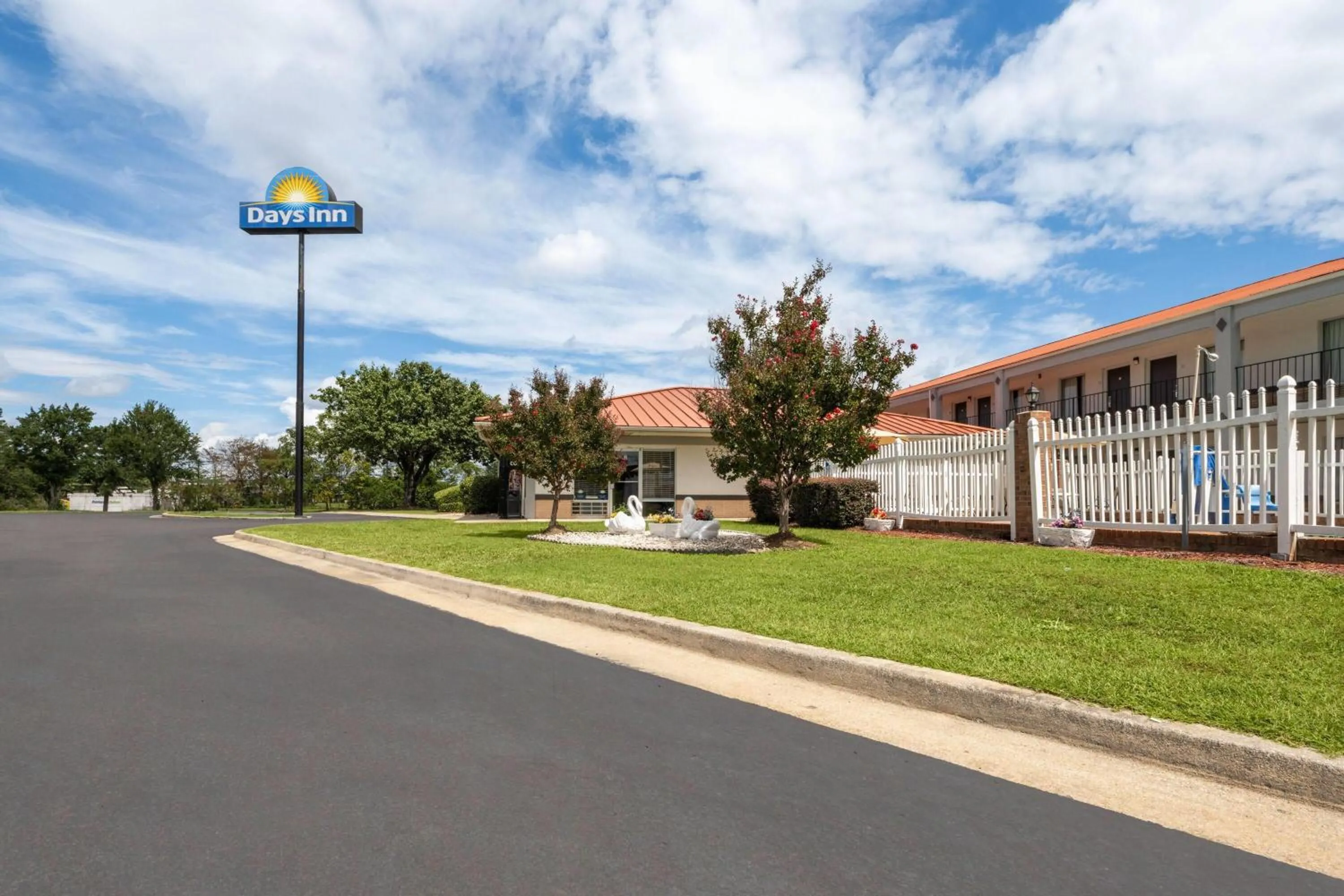 Property building in Days Inn by Wyndham Augusta Wheeler Road