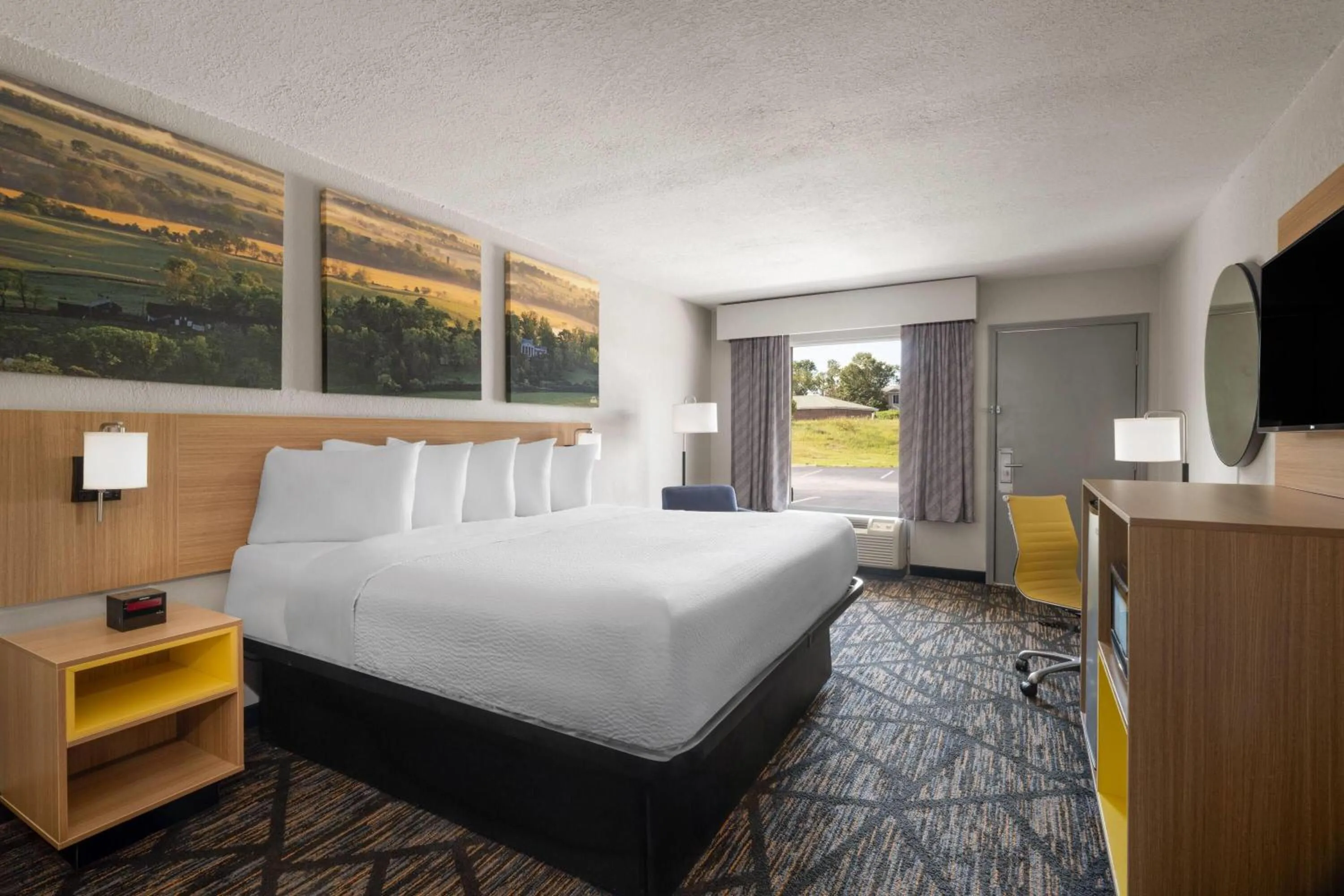 Photo of the whole room, Bed in Days Inn by Wyndham Augusta Wheeler Road