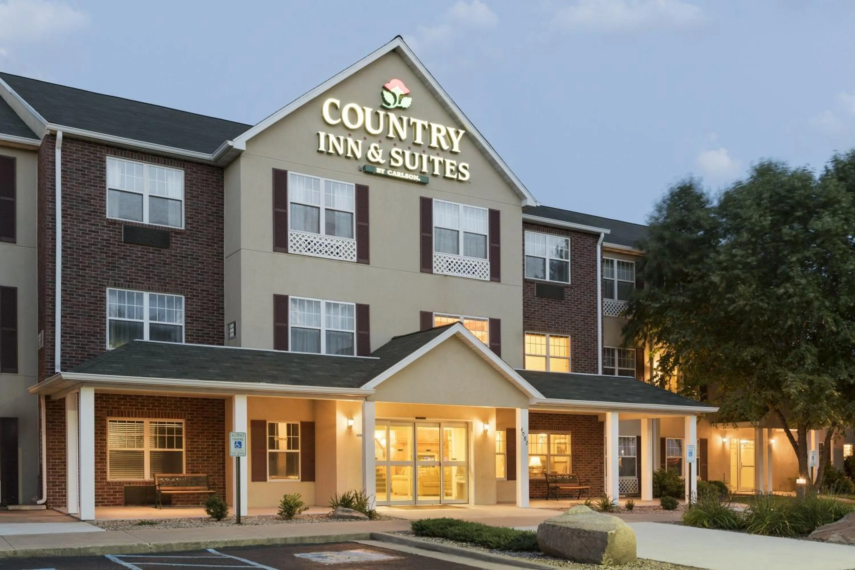 Country Inn & Suites by Radisson, Mason City, IA
