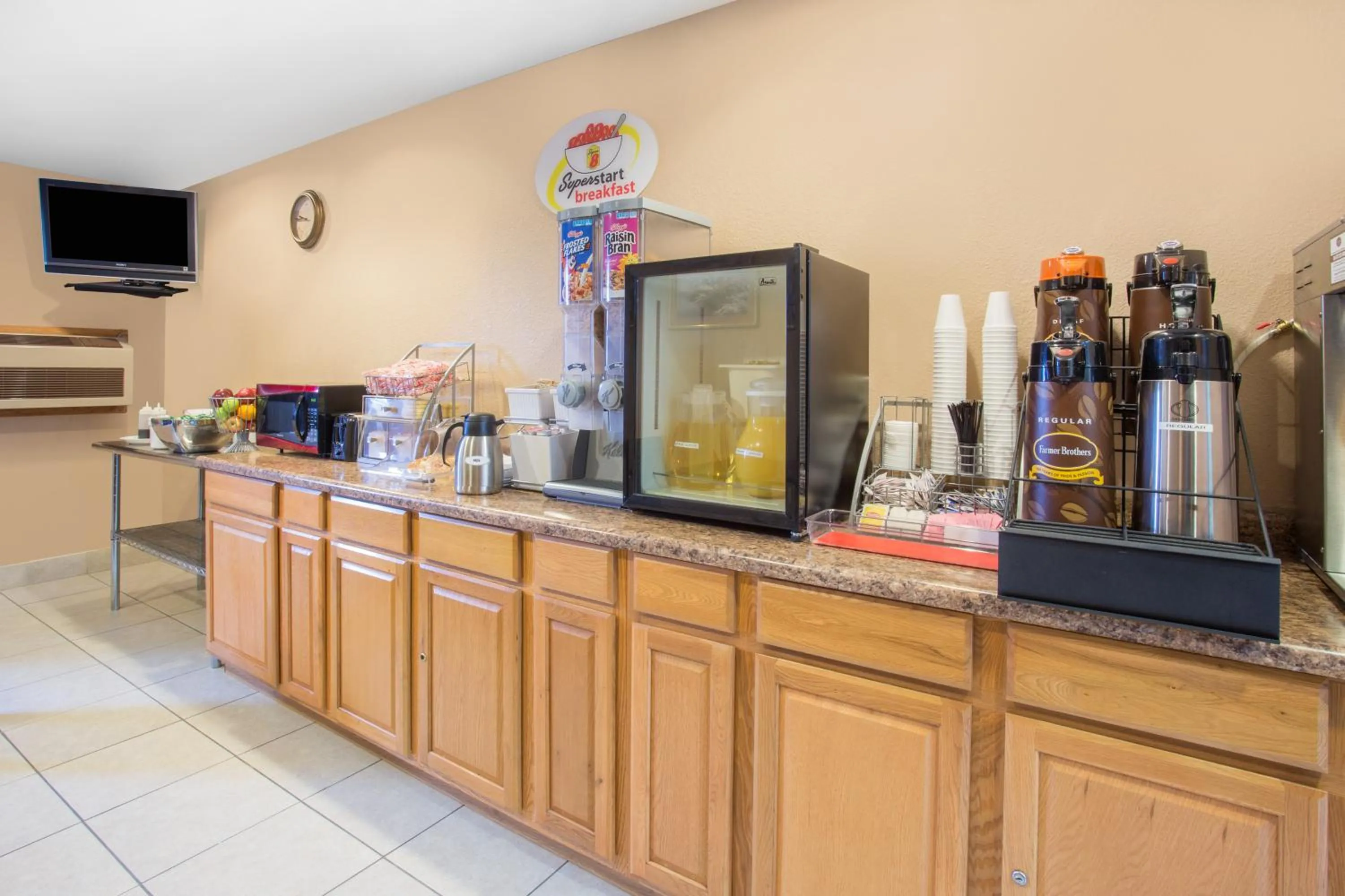 Super 8 by Wyndham Normal Bloomington