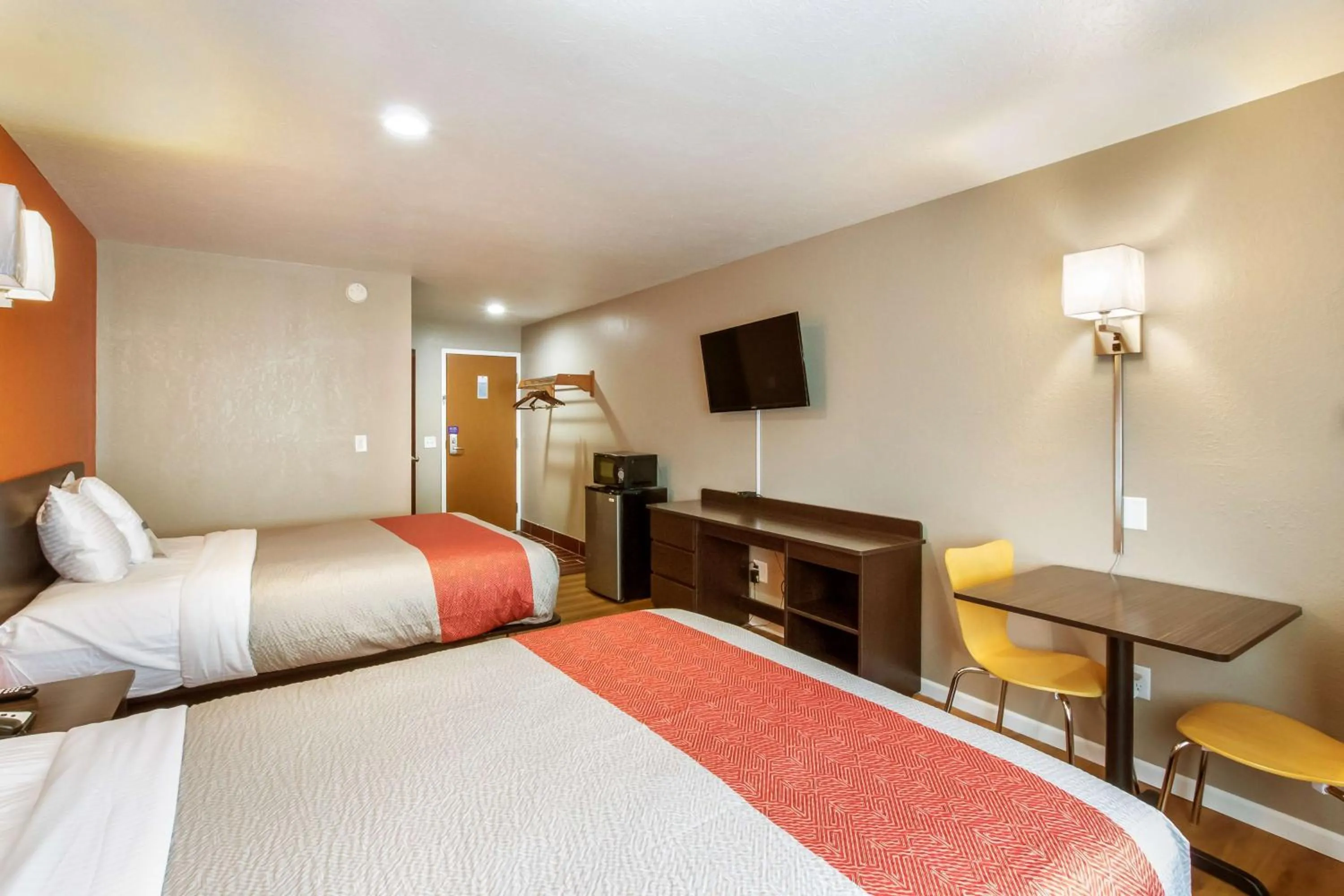 TV and multimedia, Bed in Motel 6-Rossford, OH