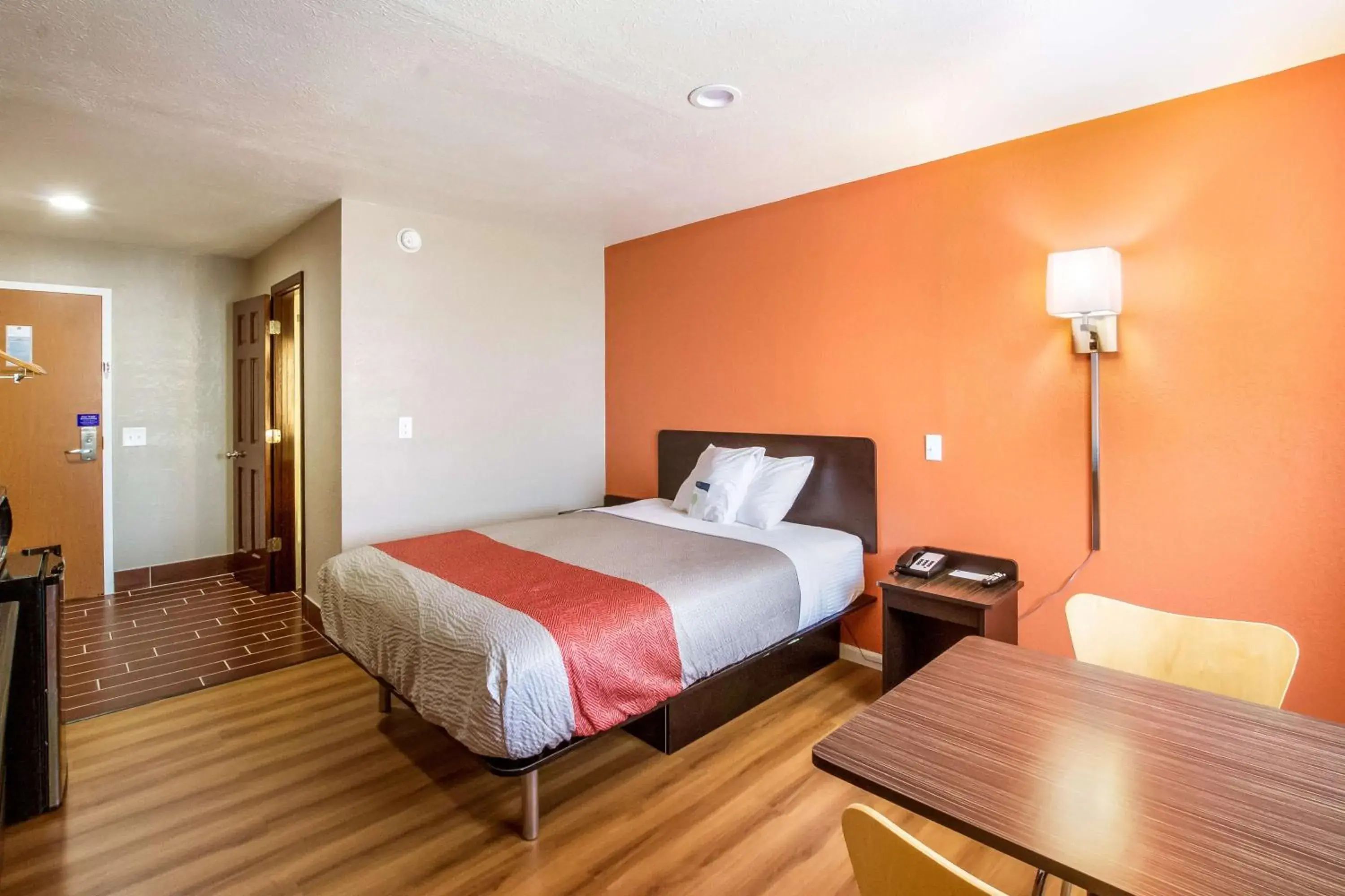 Photo of the whole room, Bed in Motel 6-Rossford, OH Photo of the whole room, Bed in Motel 6-Rossford, OH