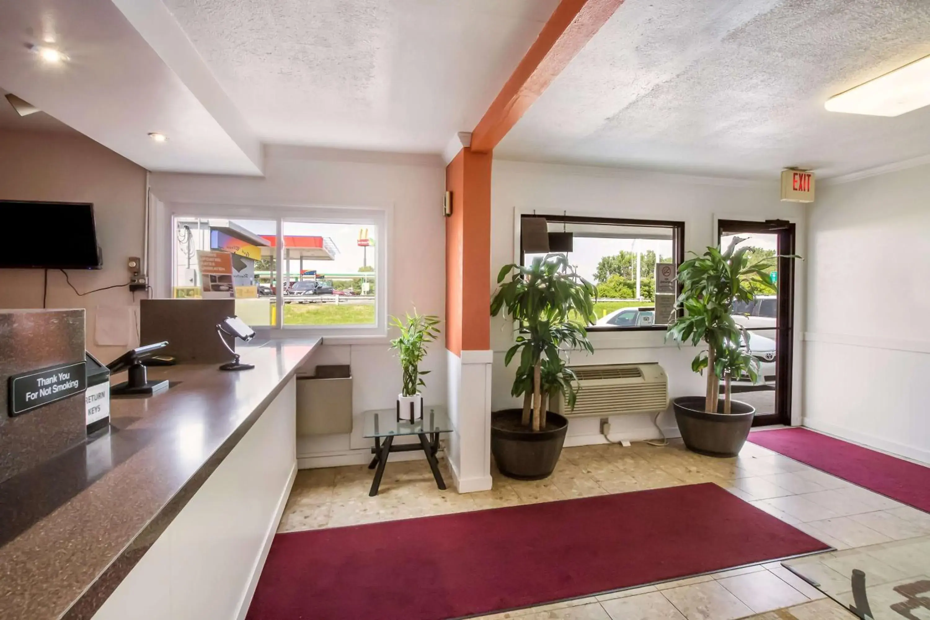 Lobby or reception in Motel 6-Rossford, OH Lobby or reception in Motel 6-Rossford, OH