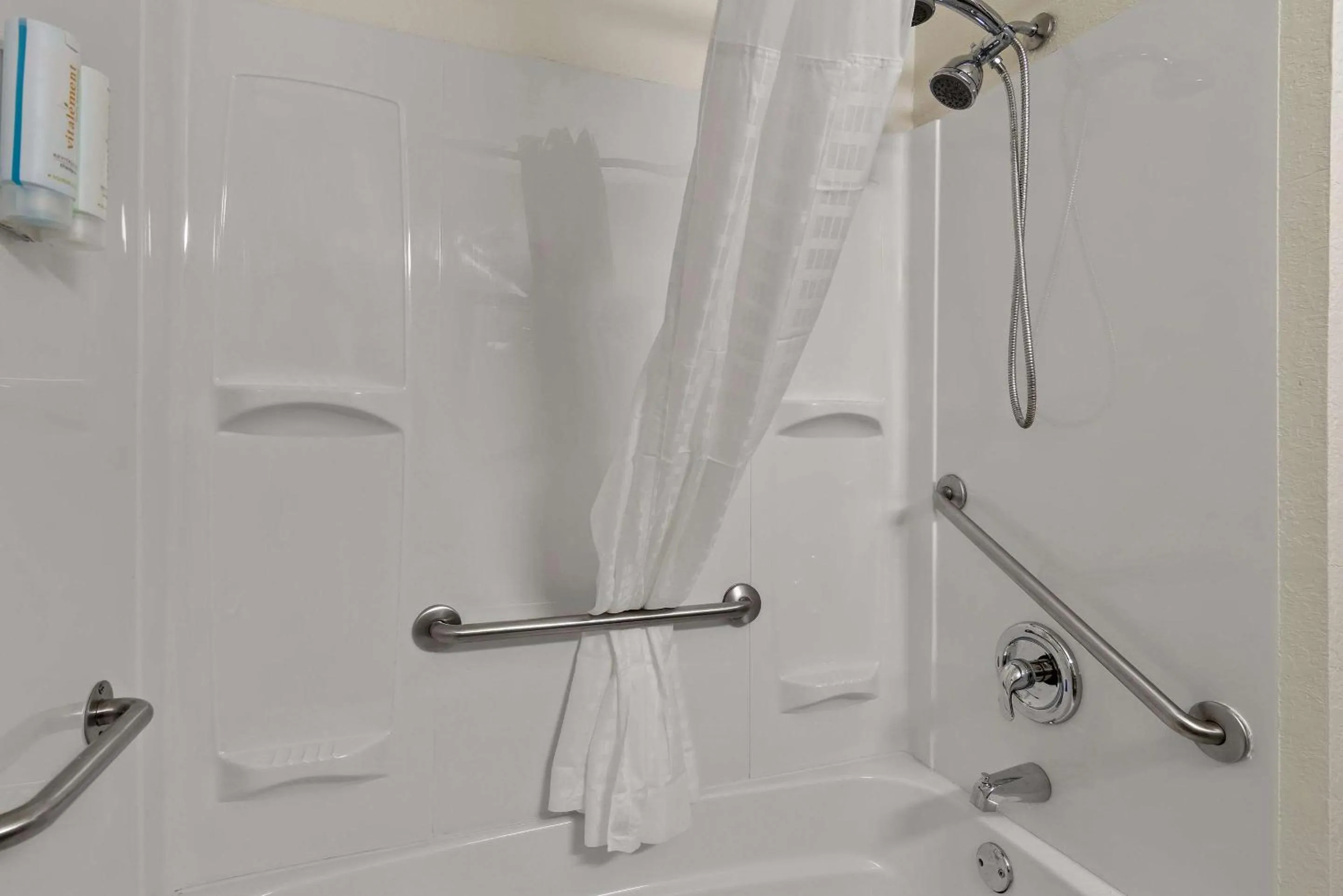 Bedroom in Clarion Pointe Bloomington-Normal near I-55 and University