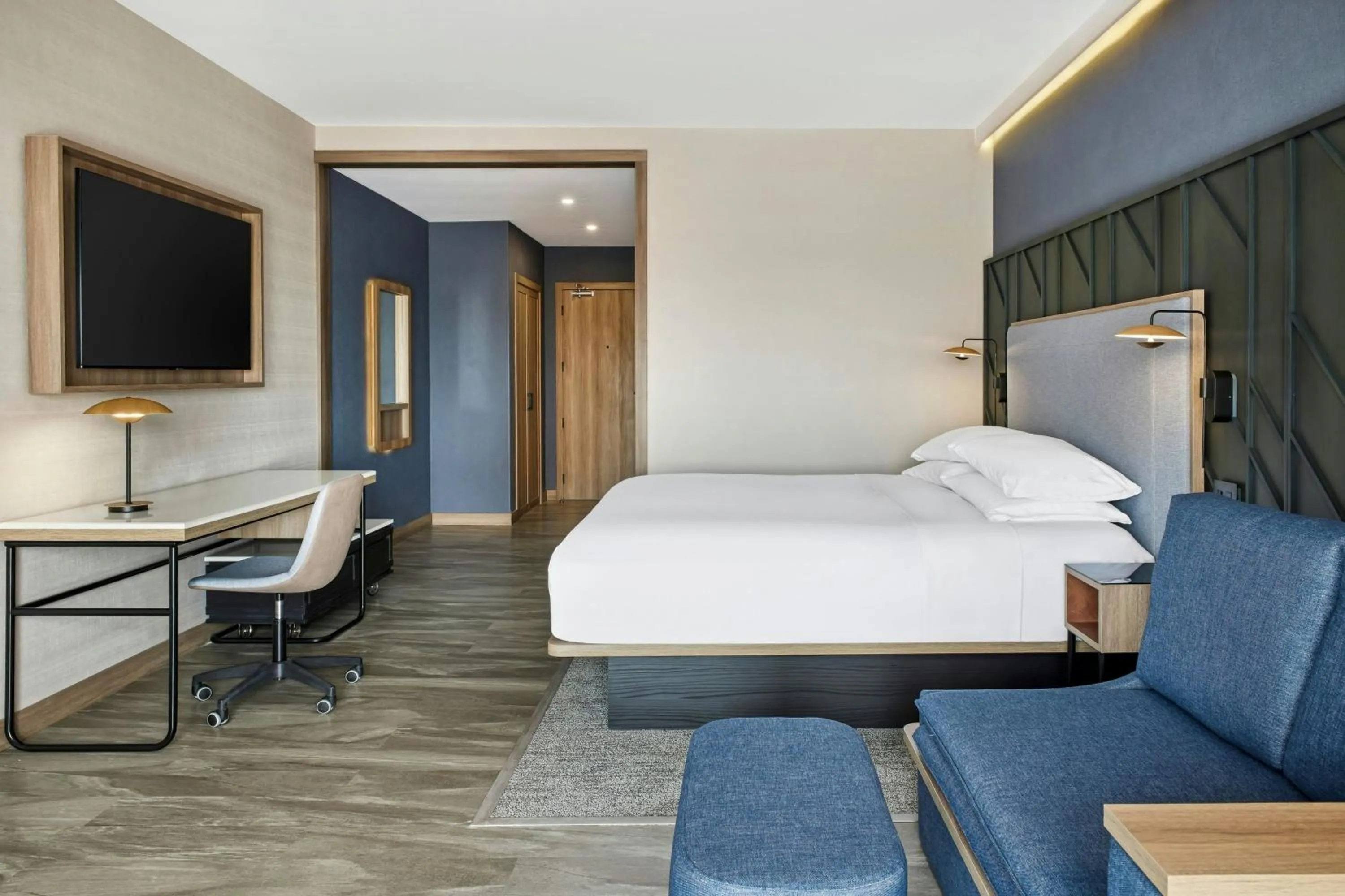 Photo of the whole room, Bed in Courtyard by Marriott San Jose Escazu