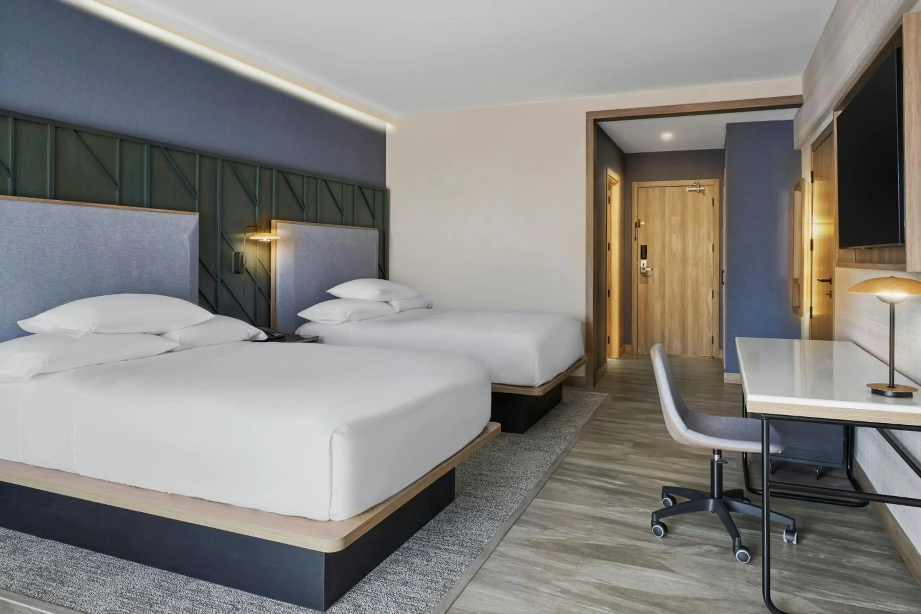 Photo of the whole room, Bed in Courtyard by Marriott San Jose Escazu