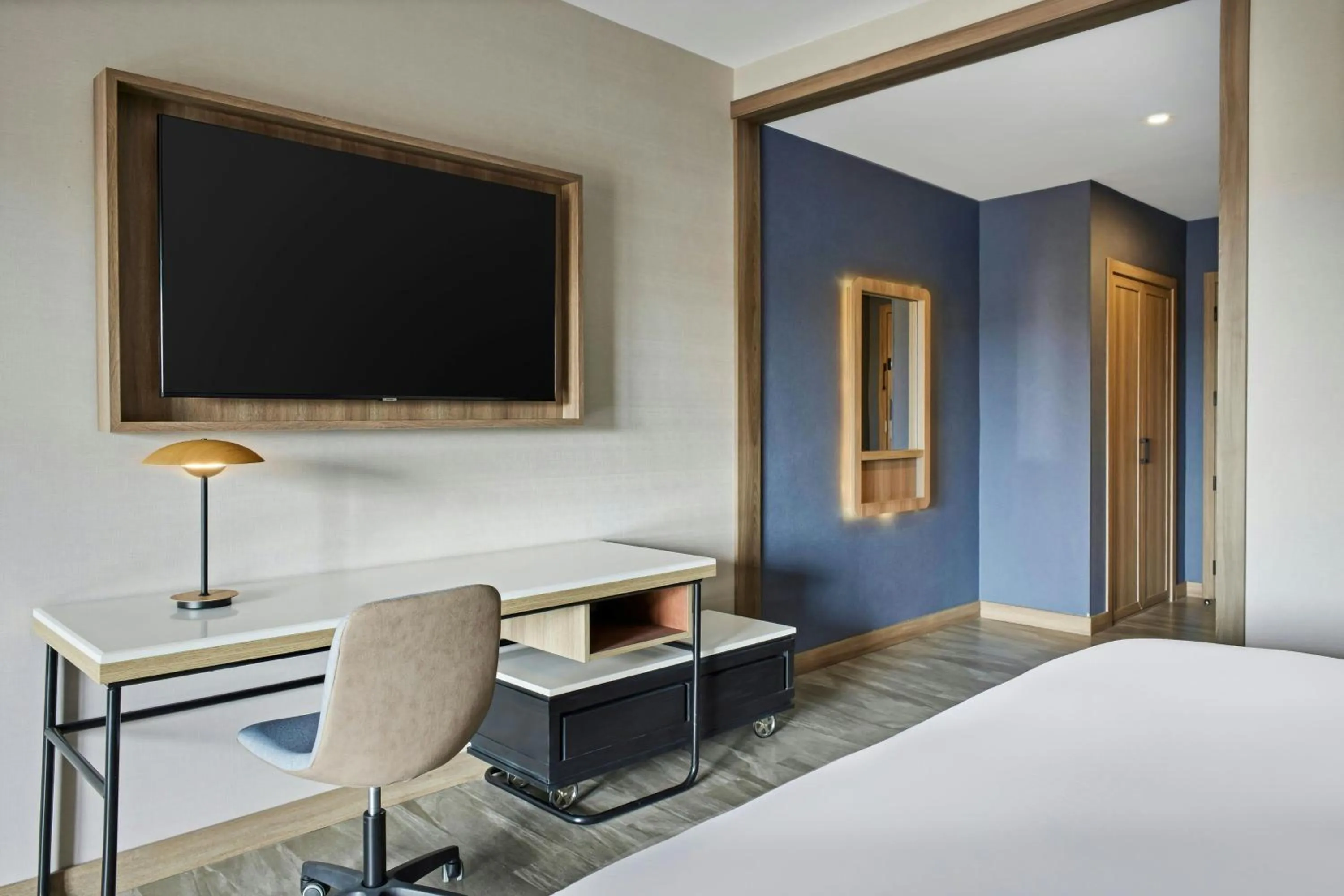 Photo of the whole room, Bed in Courtyard by Marriott San Jose Escazu