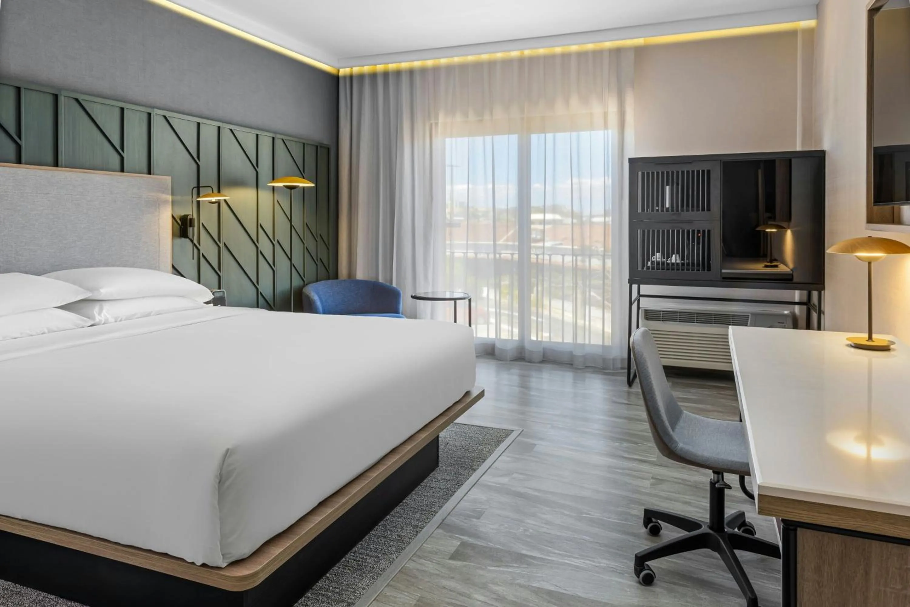 Photo of the whole room, Bed in Courtyard by Marriott San Jose Escazu