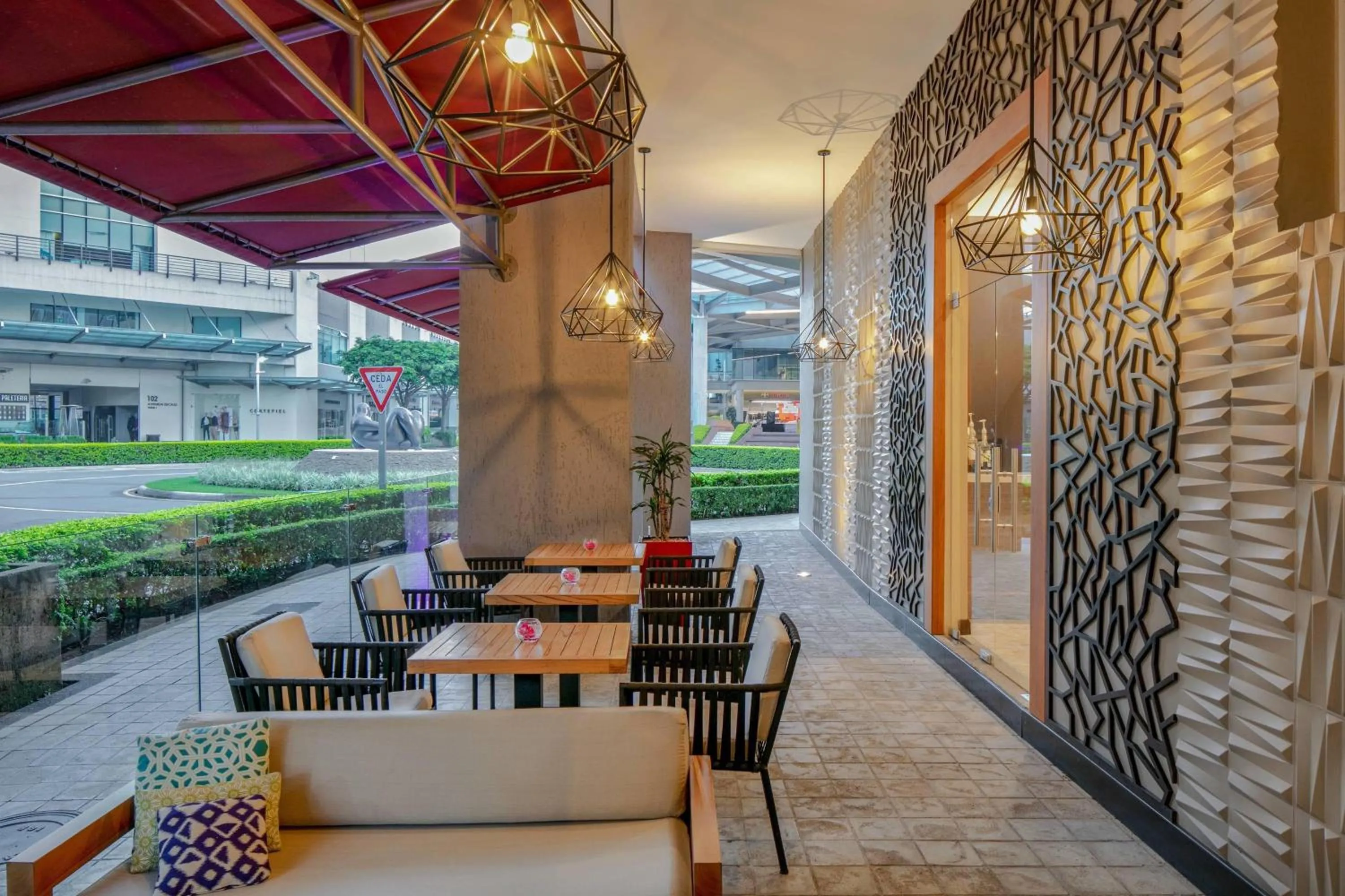 Restaurant/places to eat in Residence Inn by Marriott San Jose Escazu