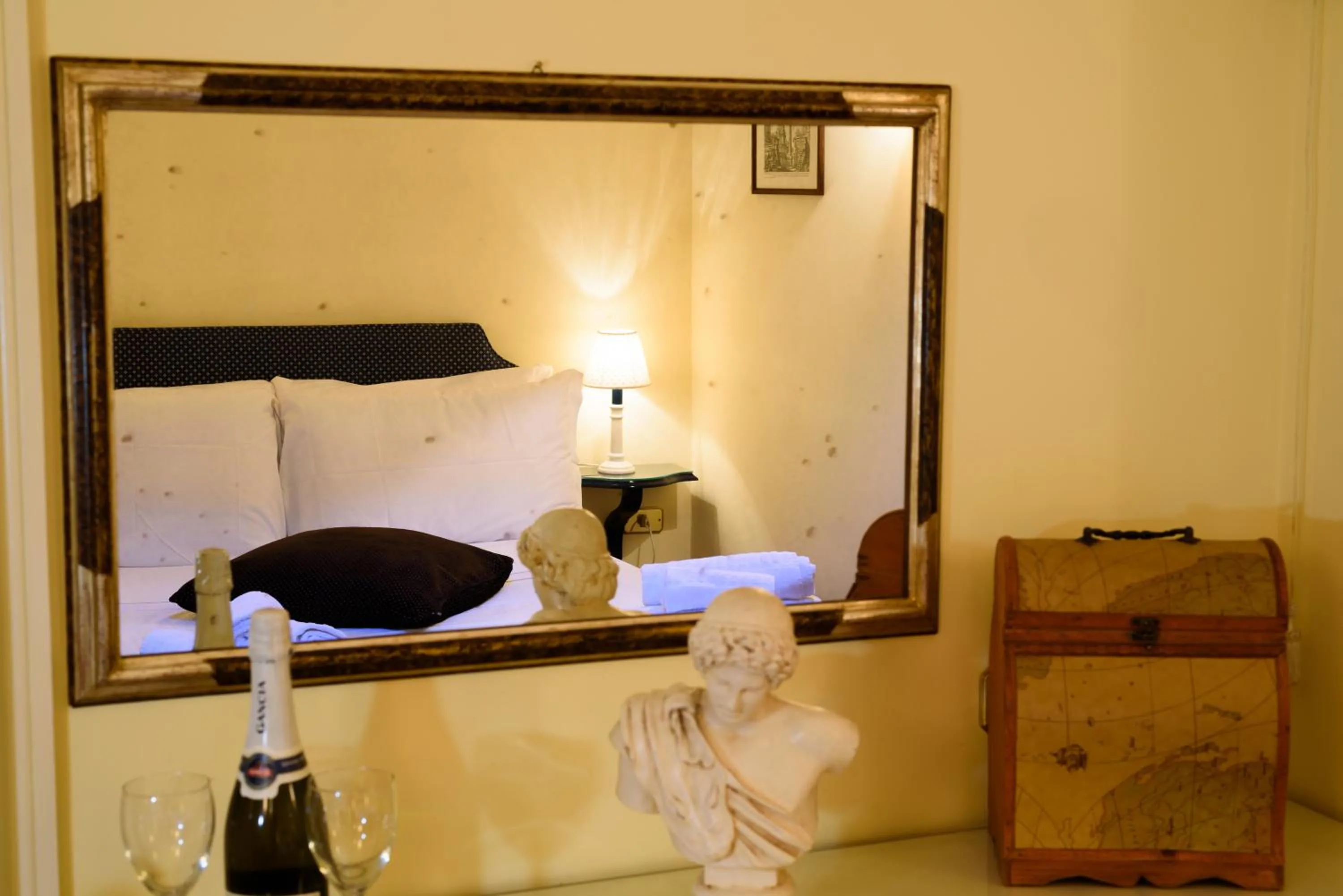 Decorative detail, Bed in Apartment Margutta Center