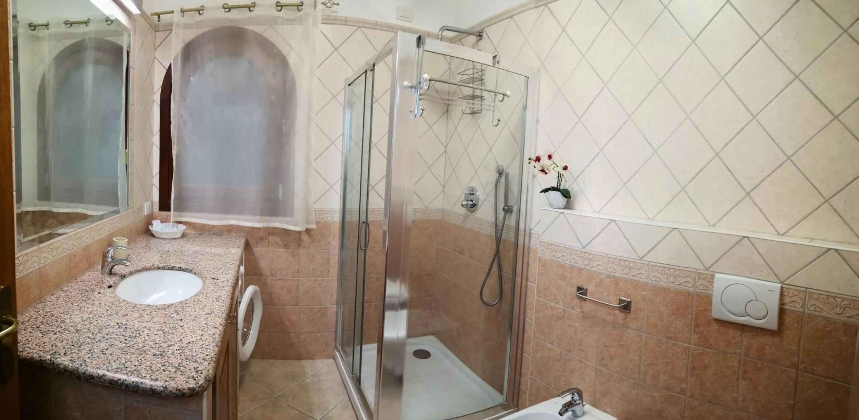 Shower in A Lu Ponti